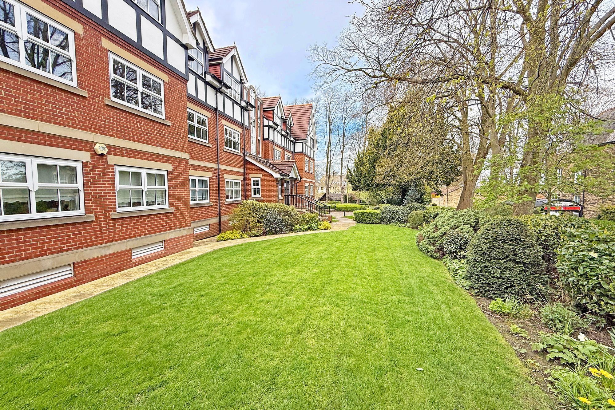 Cold Bath Road, Oak Lodge, HG2