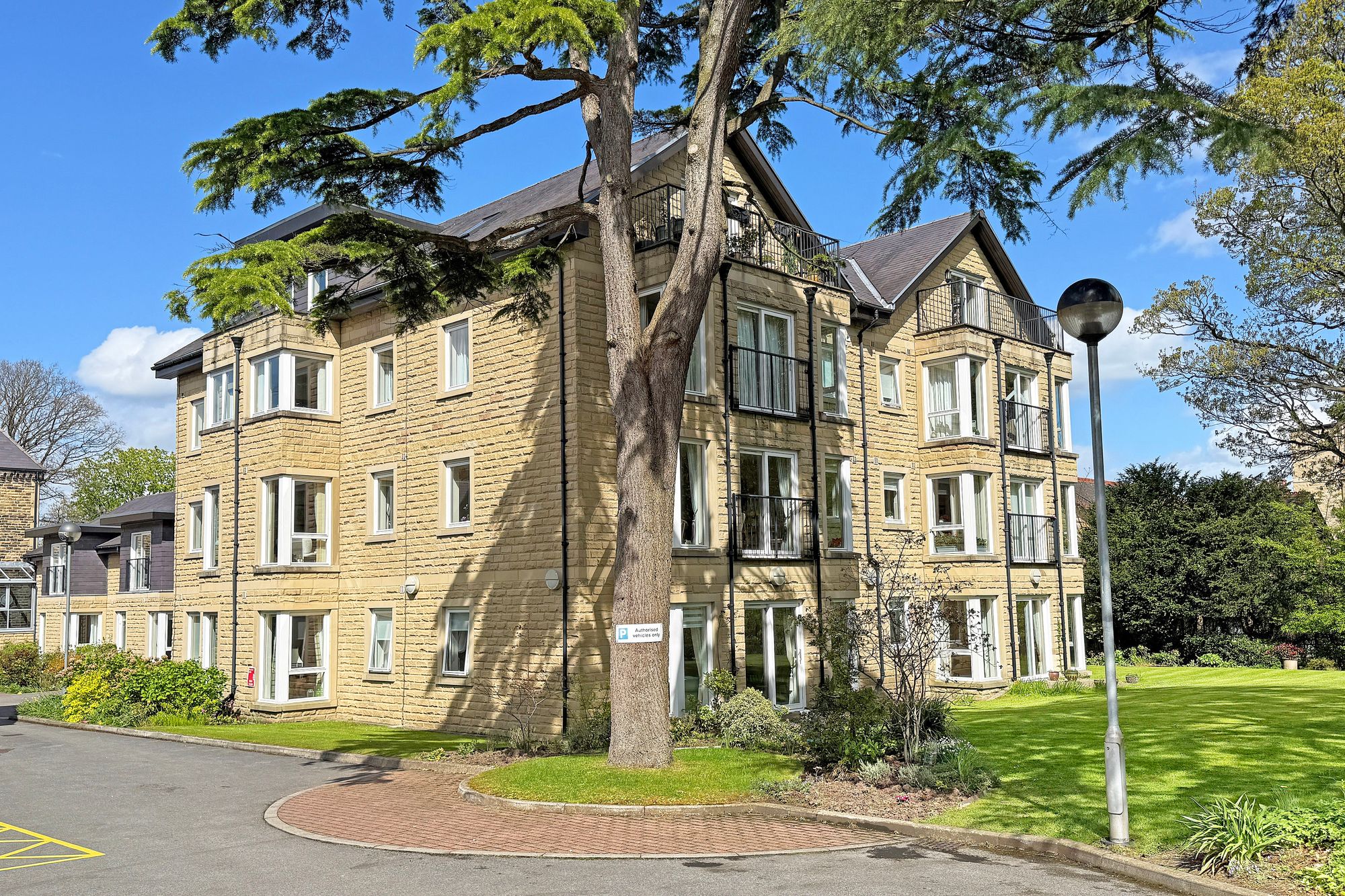 Otley Road, Harrogate, HG2