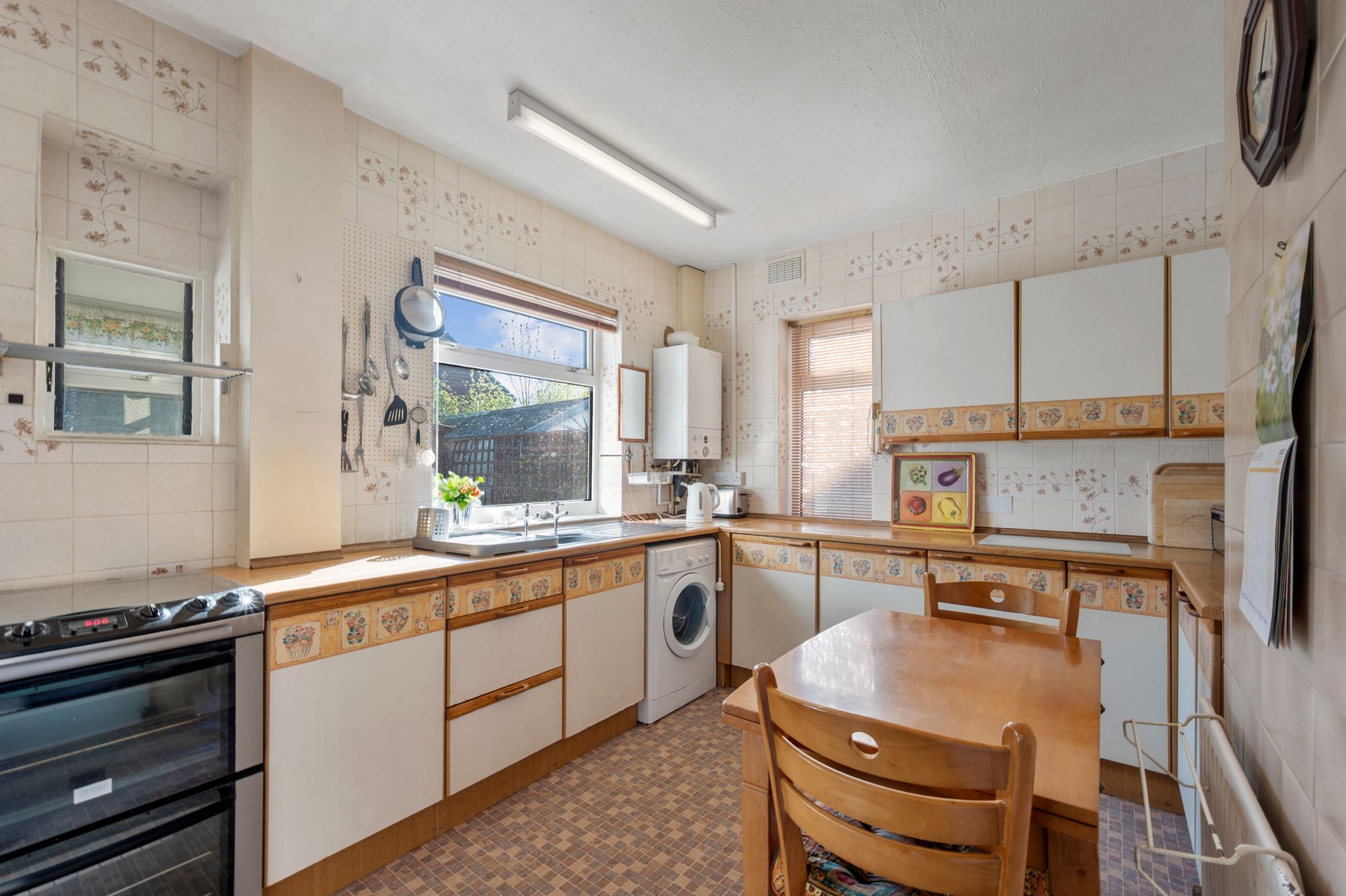 The Avenue, St. Helens