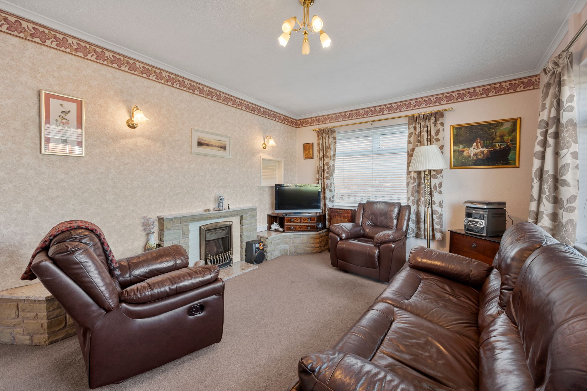 The Avenue, St. Helens