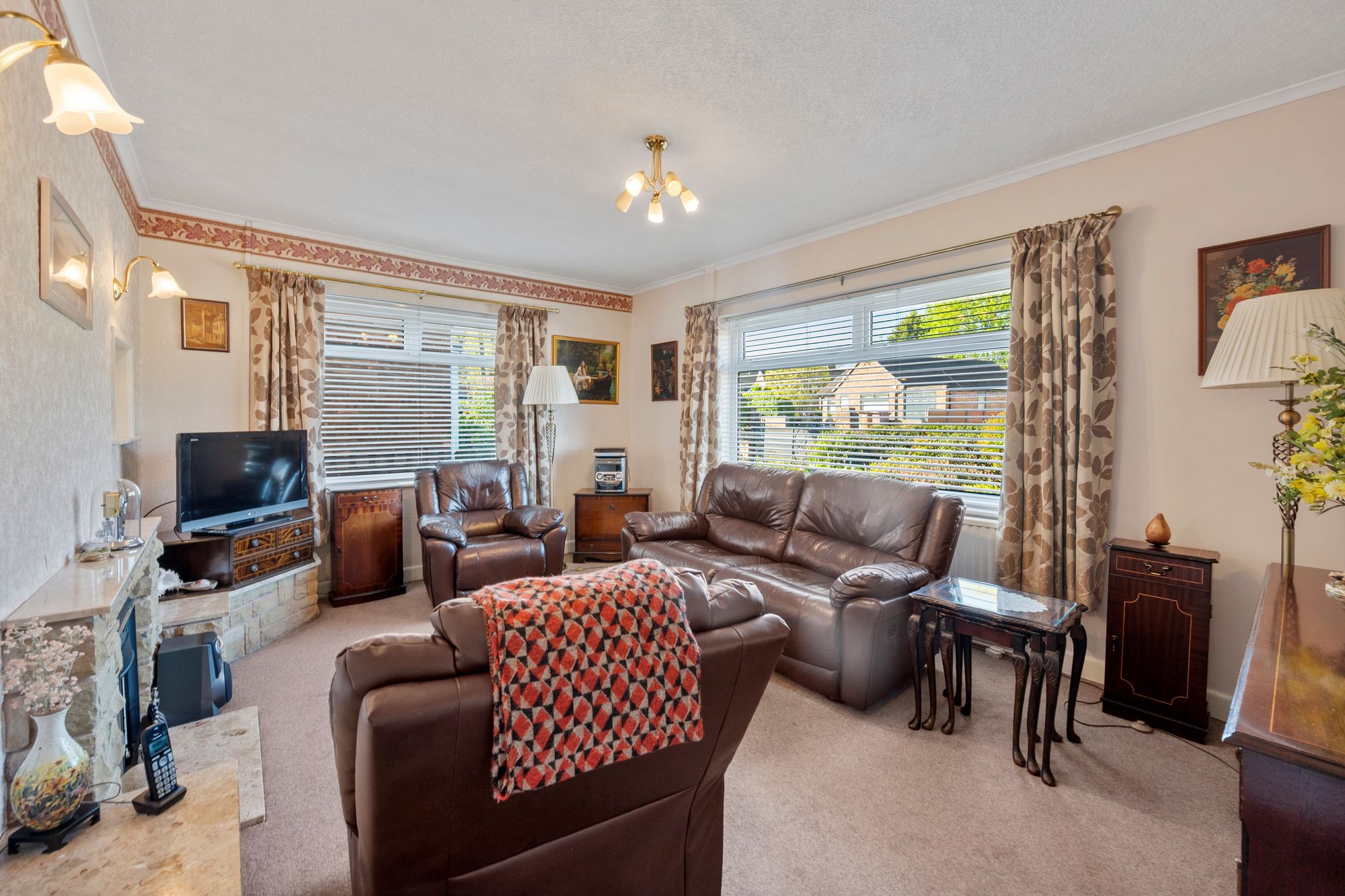 The Avenue, St. Helens