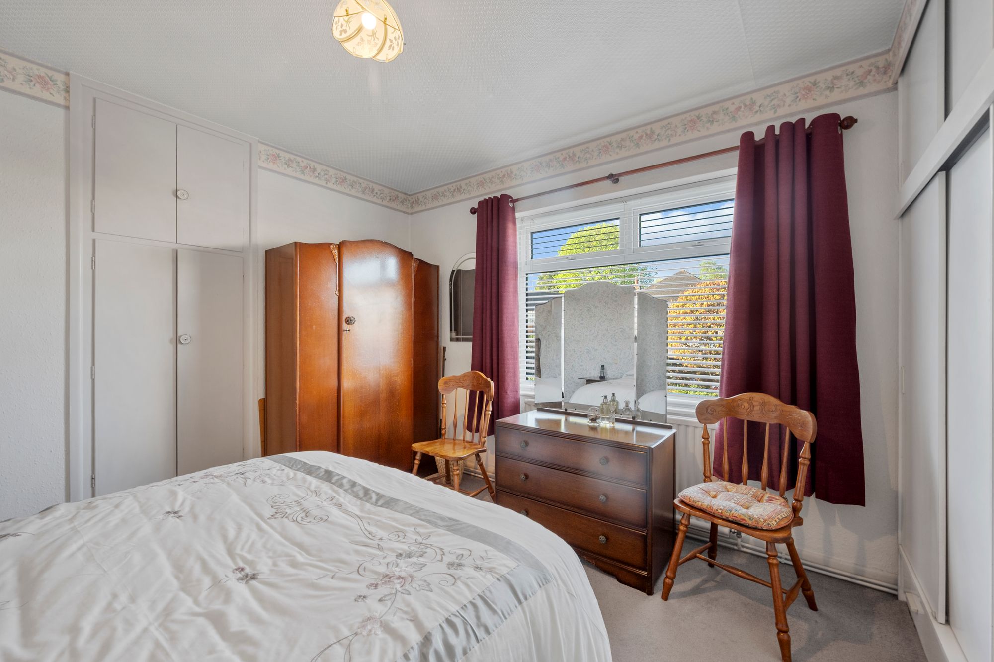 The Avenue, St. Helens