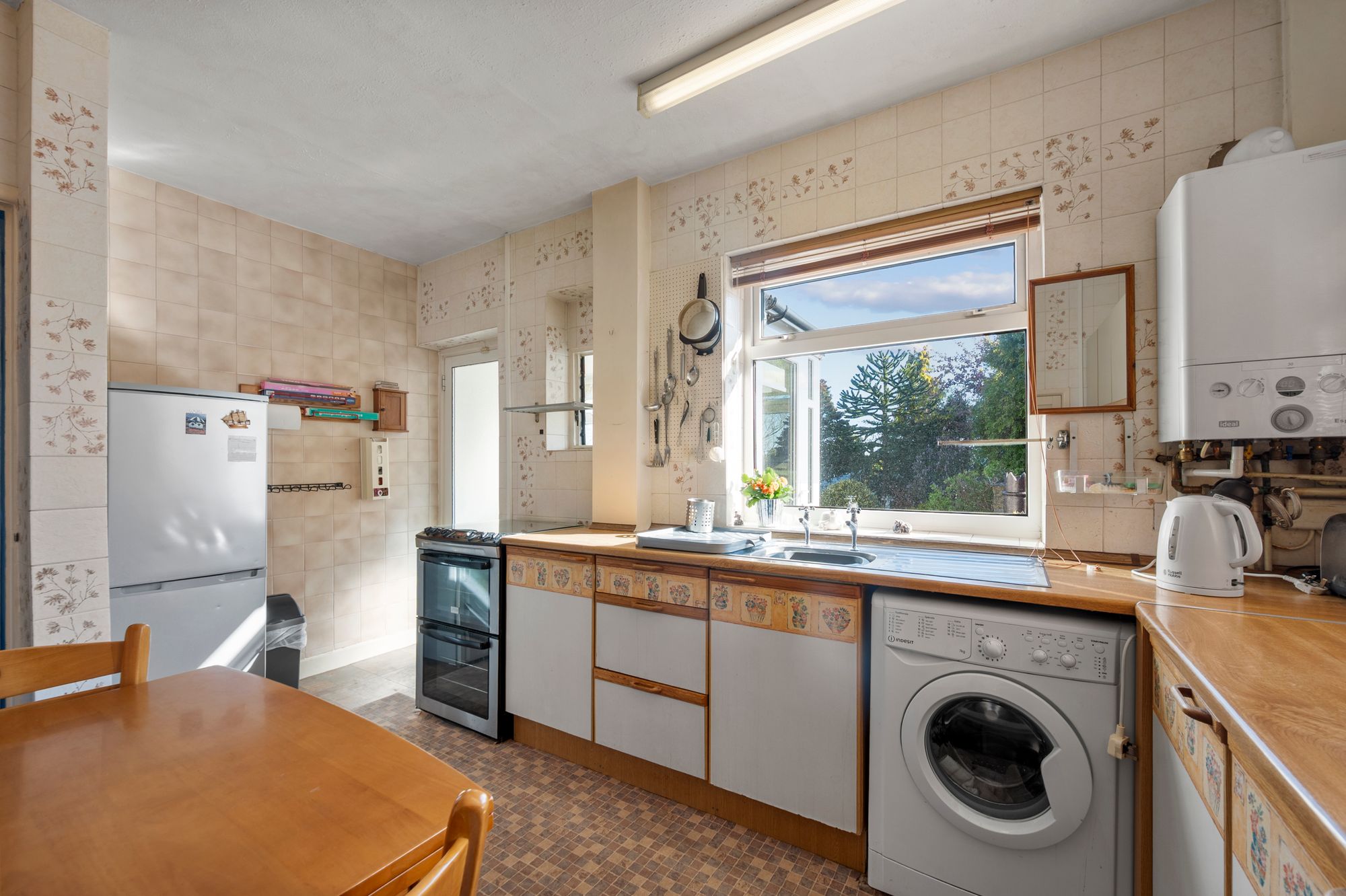 The Avenue, St. Helens