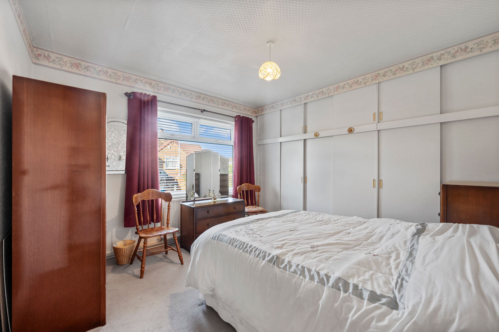 The Avenue, St. Helens