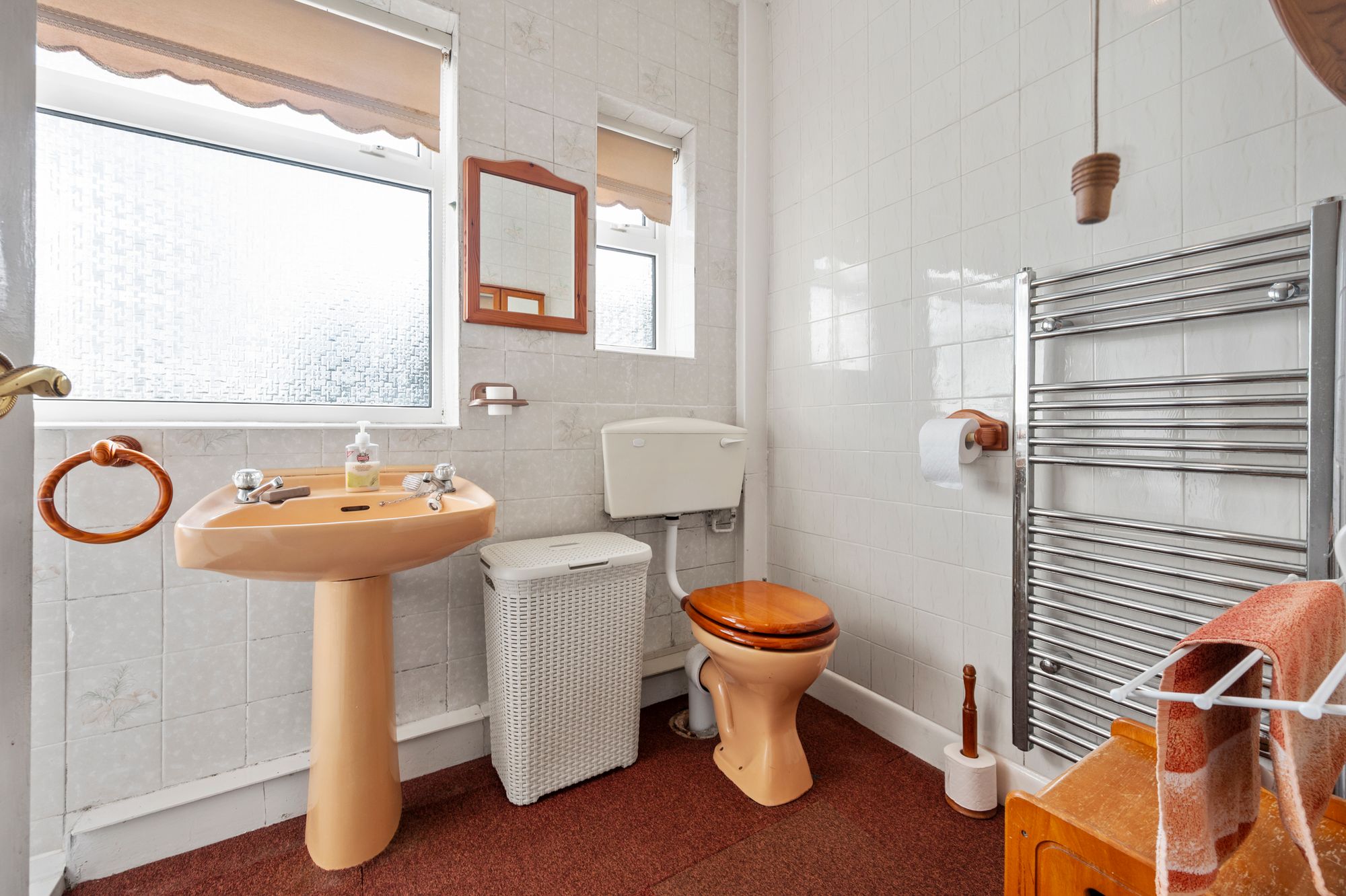 The Avenue, St. Helens