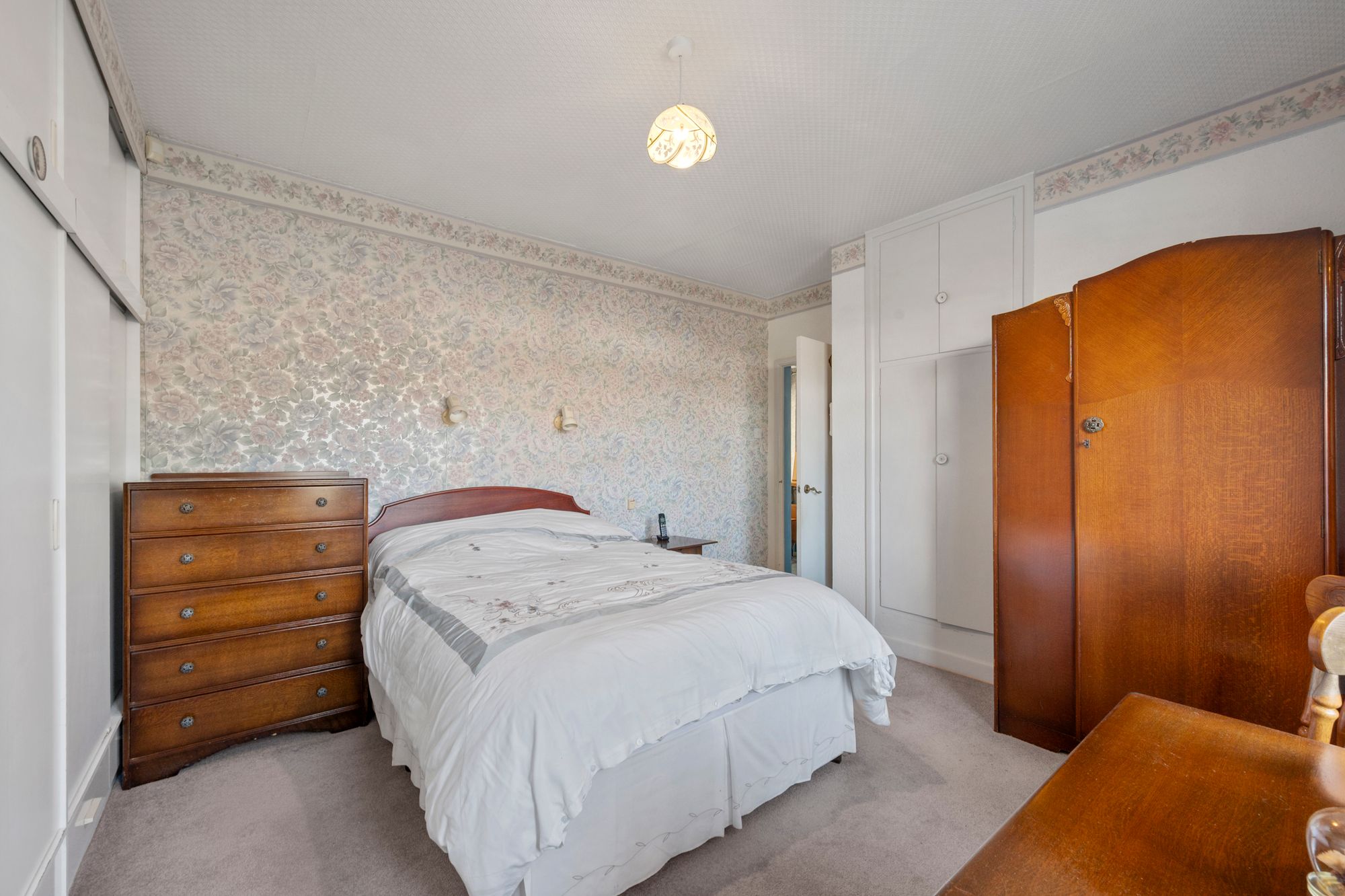 The Avenue, St. Helens