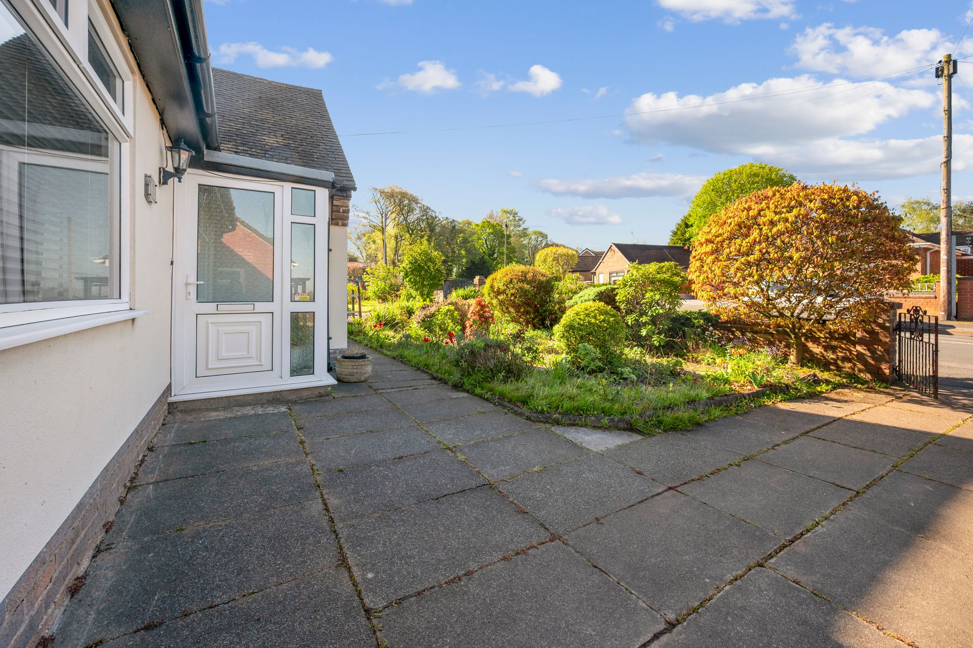 The Avenue, St. Helens