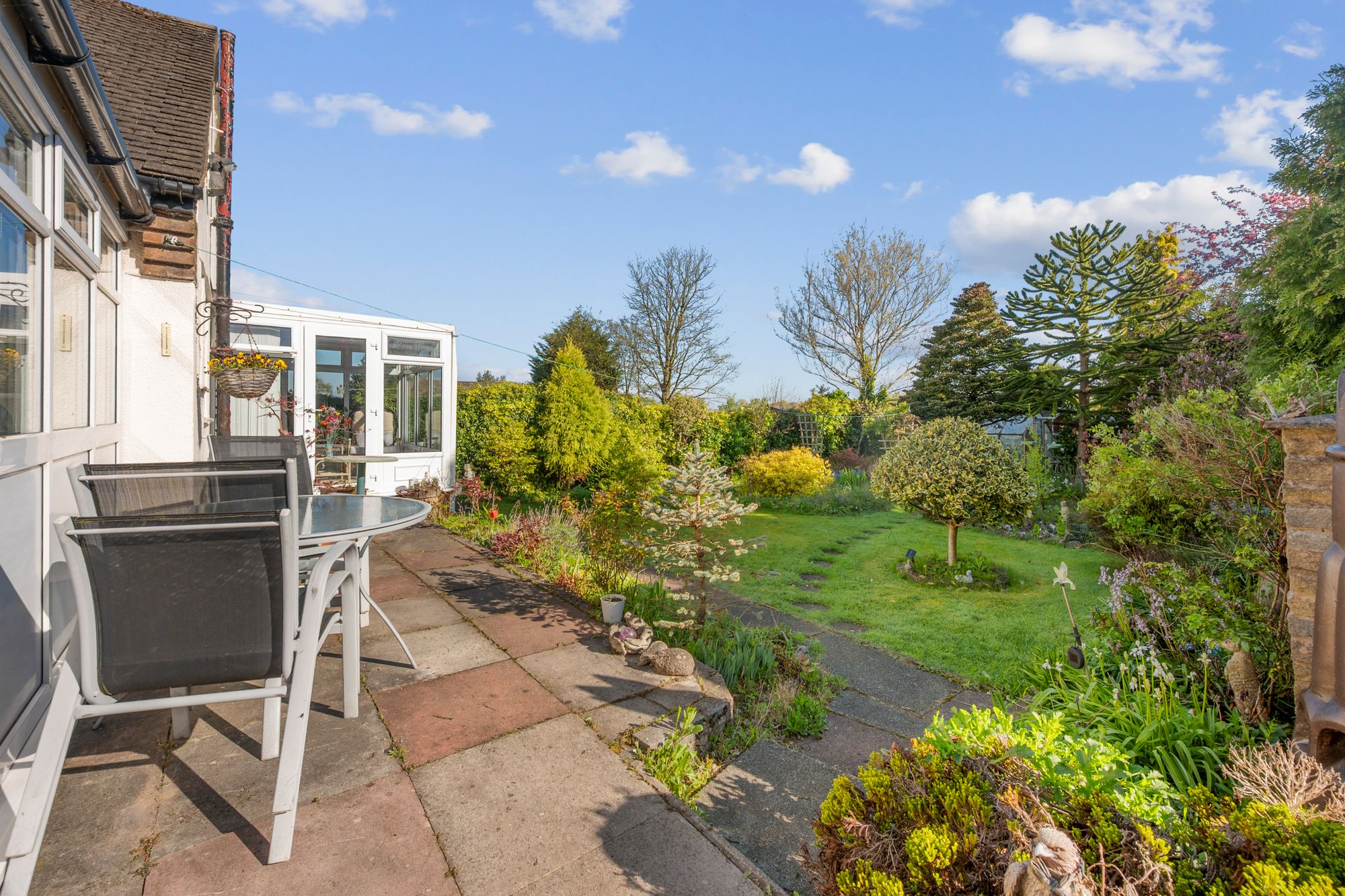 The Avenue, St. Helens