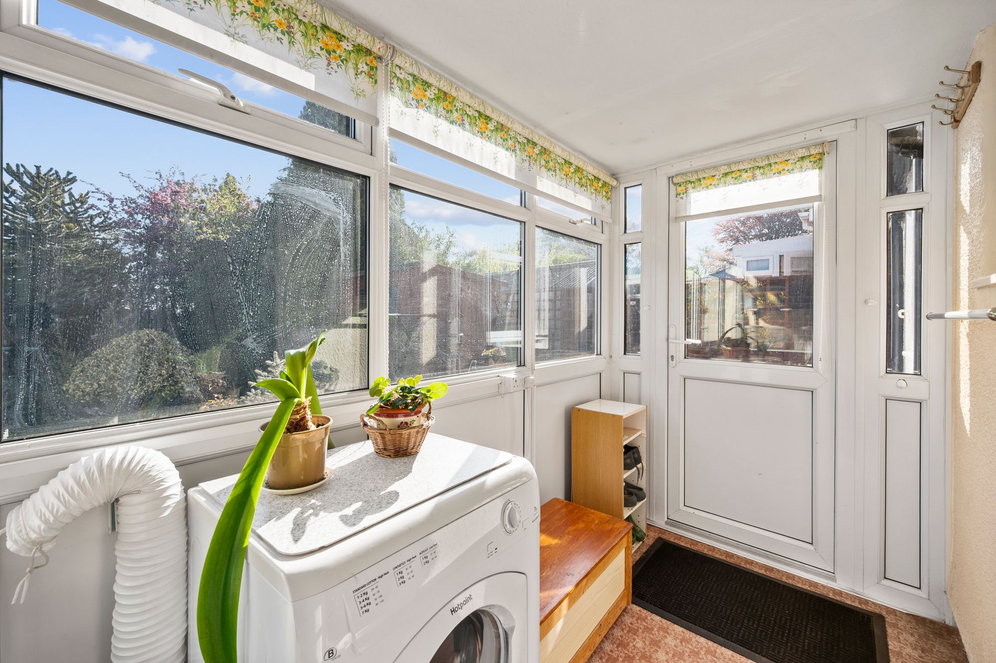 The Avenue, St. Helens