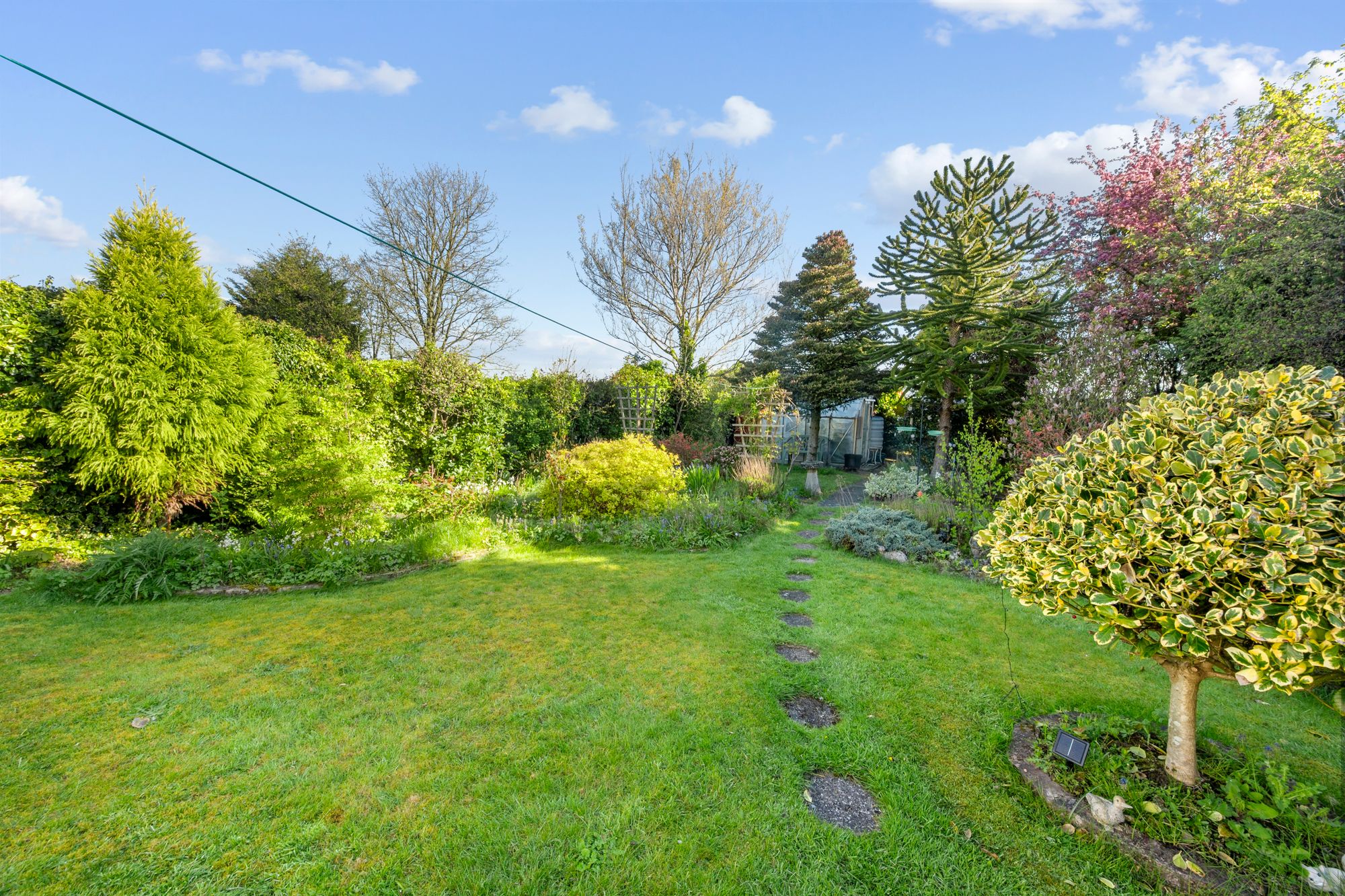 The Avenue, St. Helens