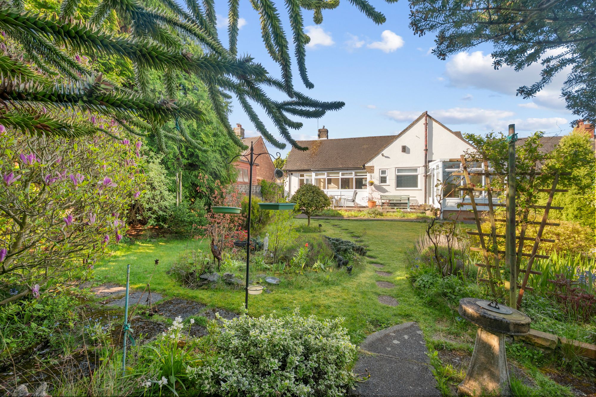 The Avenue, St. Helens