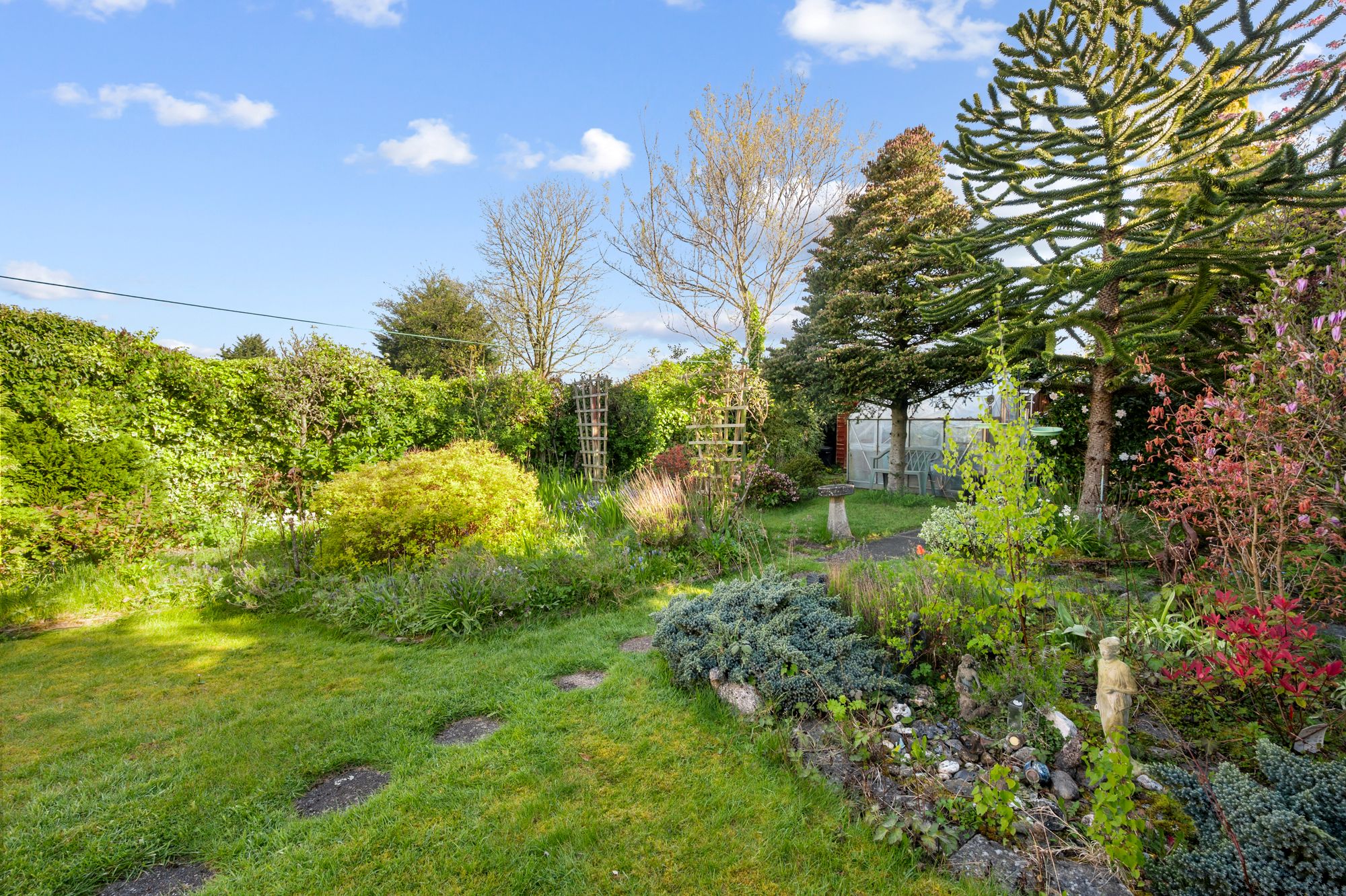 The Avenue, St. Helens