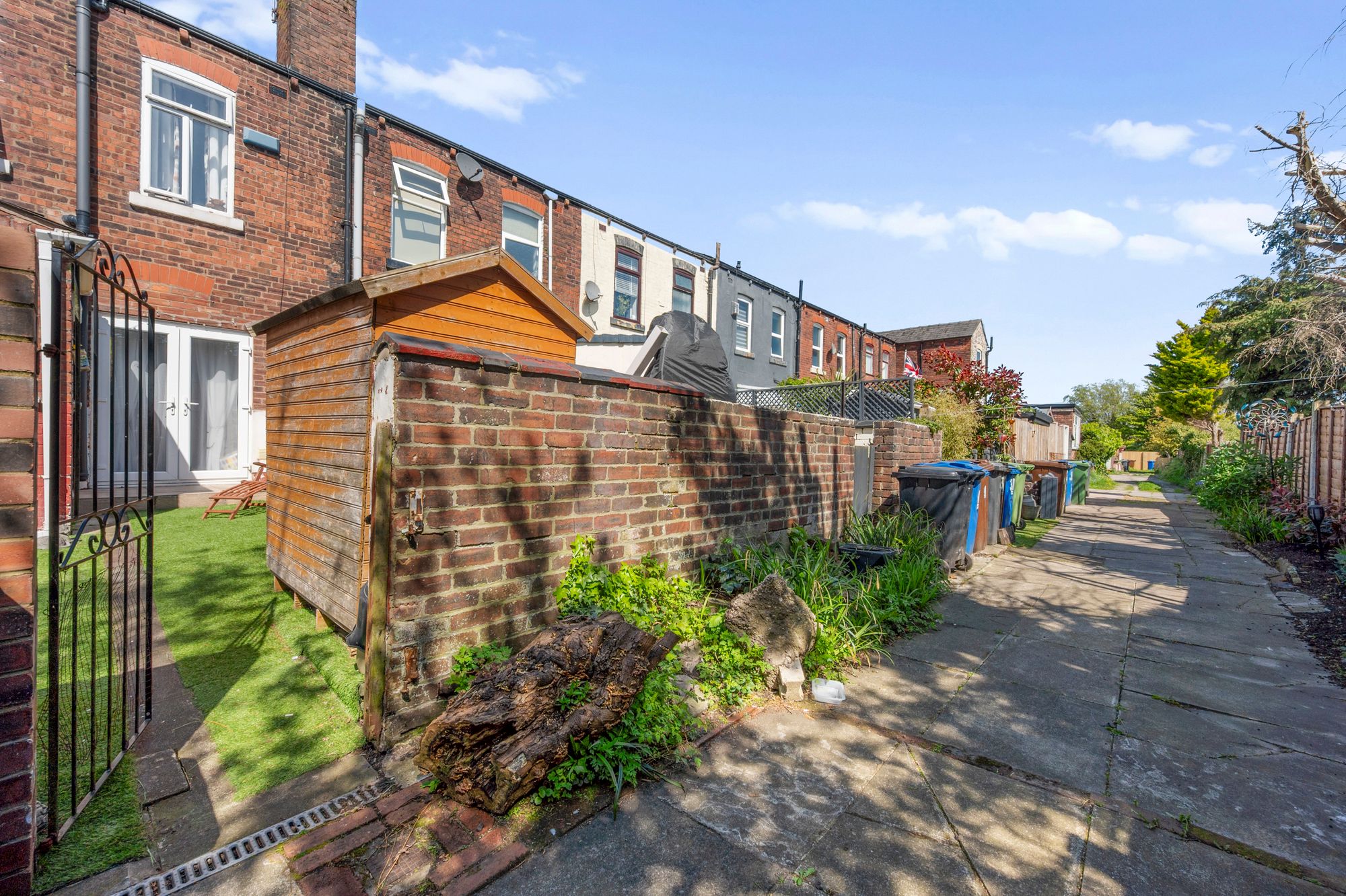 St. Helens Road, Leigh