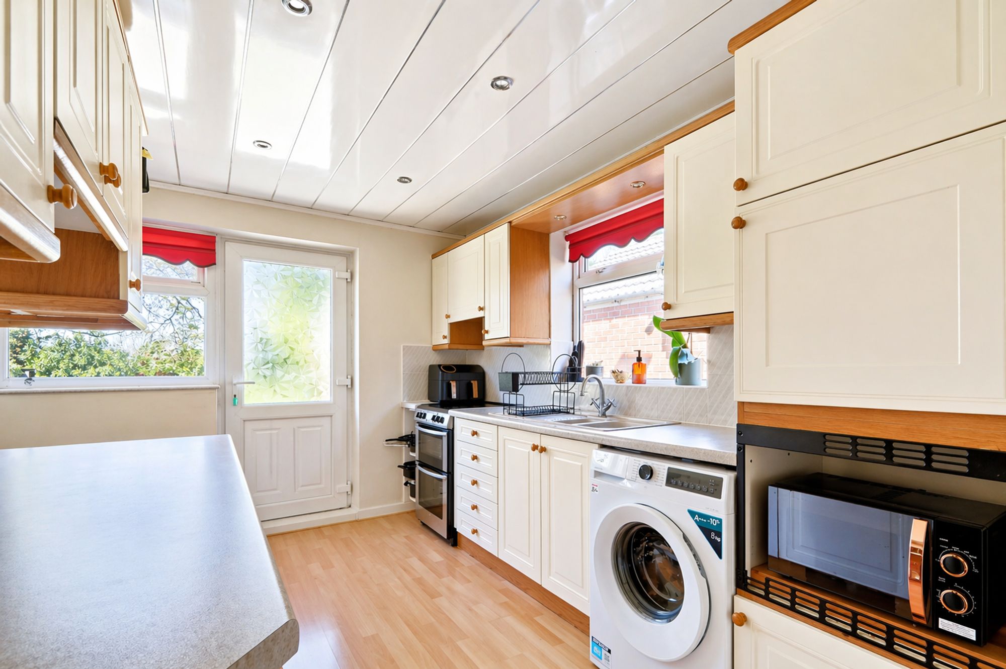 8831d5c5-8514-4060-a9f9-53f3892d2bed