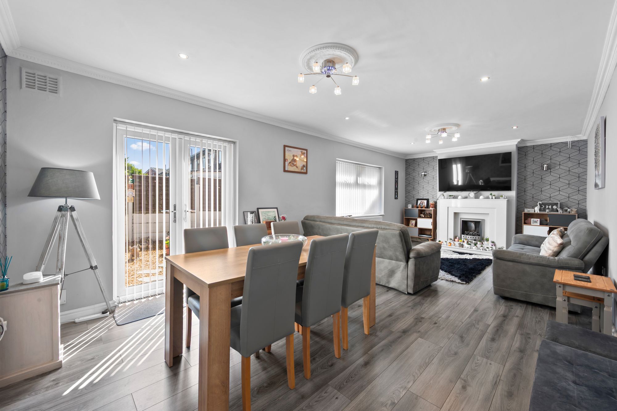 Manchester Road, Woolston, WA1