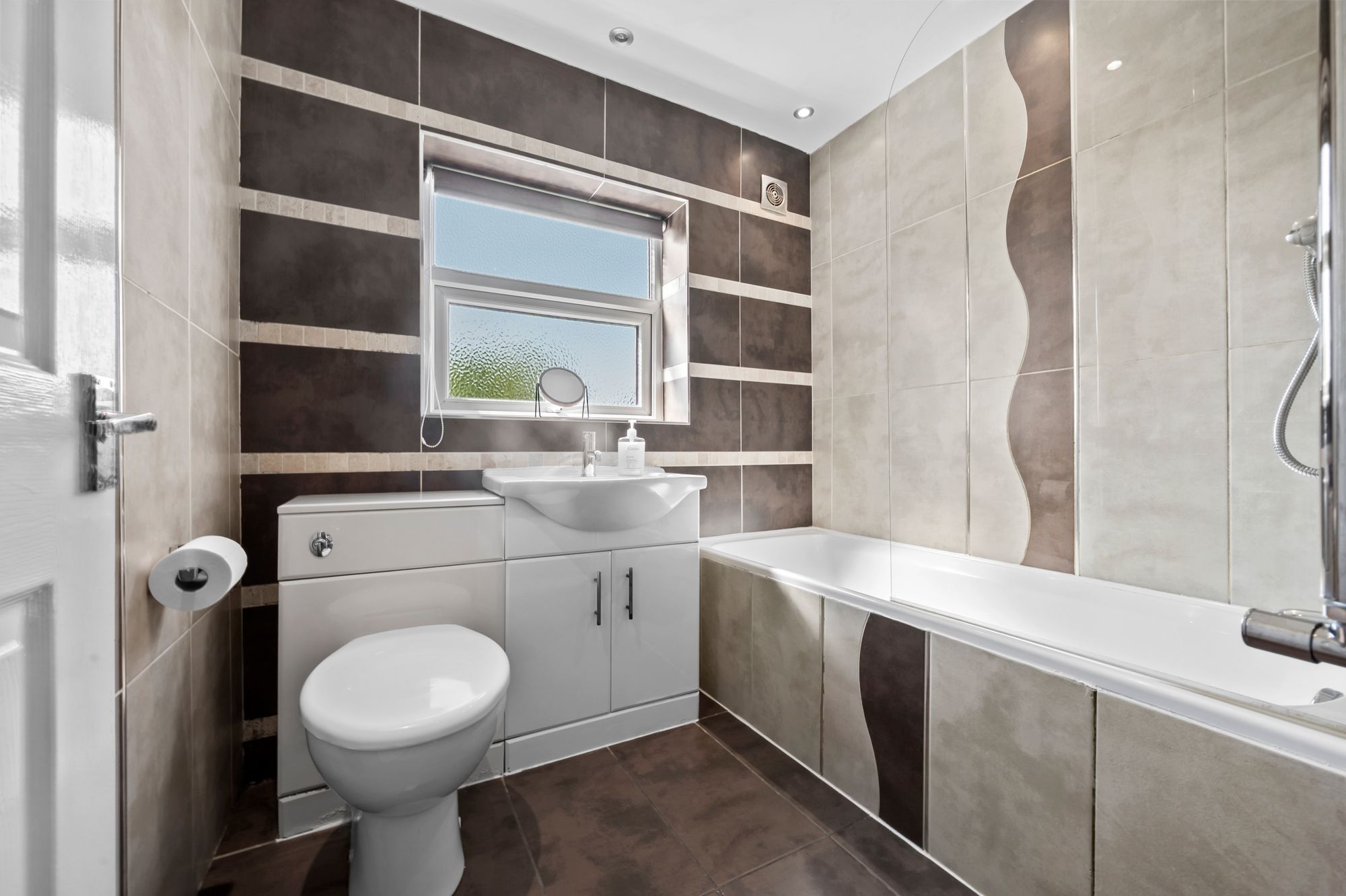 Manchester Road, Woolston, WA1