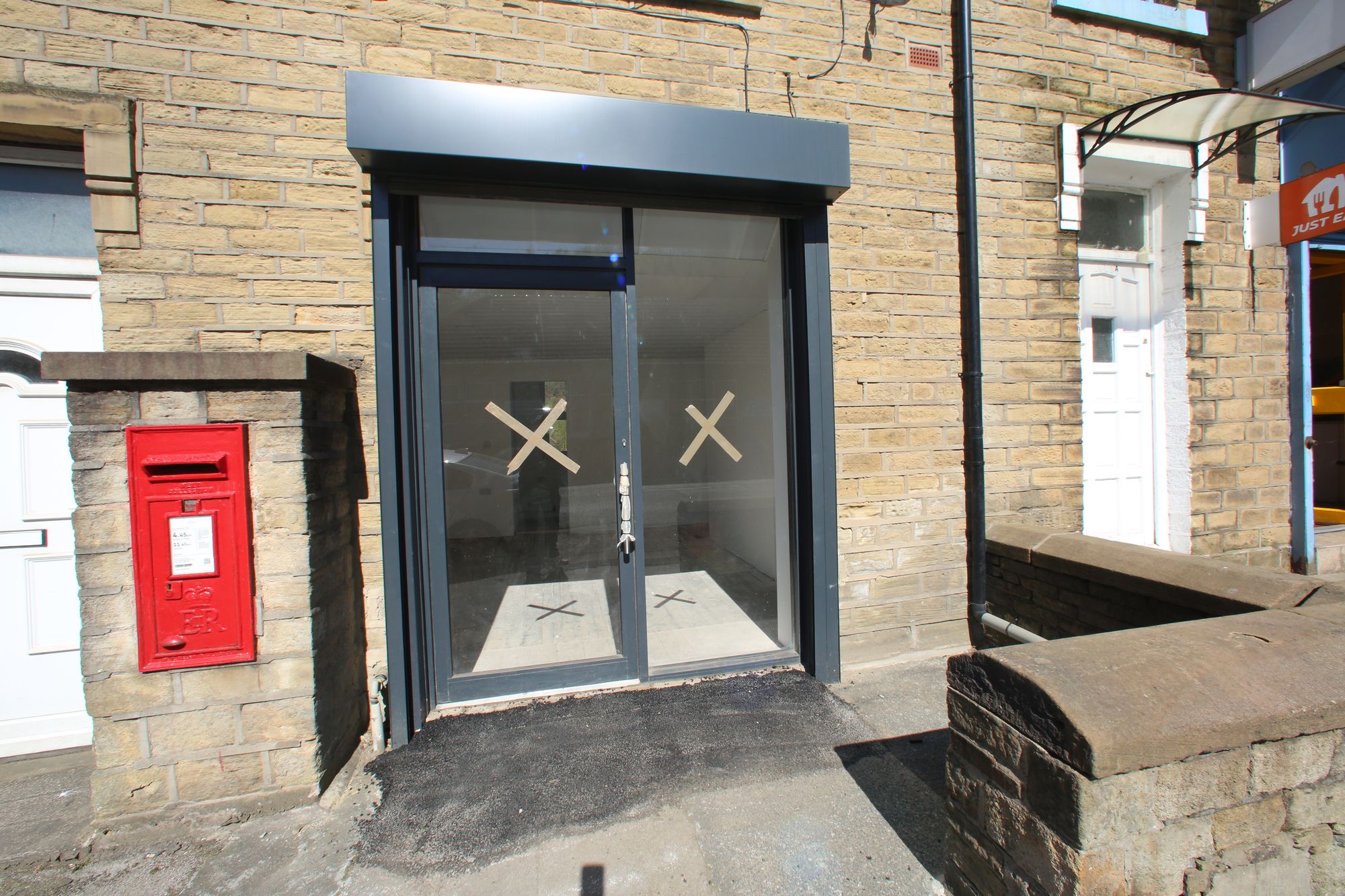 Manchester Road, Linthwaite, HD7