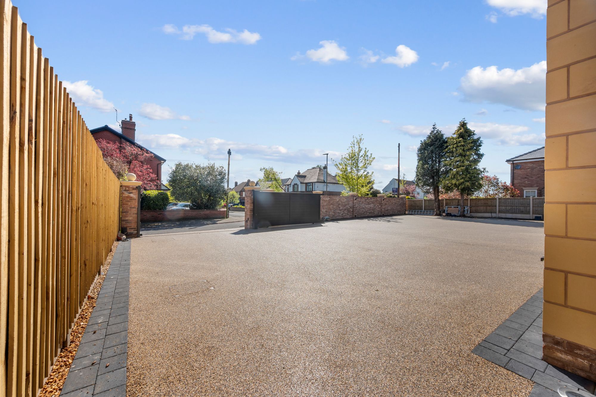 Eaton Road, Dentons Green, WA10