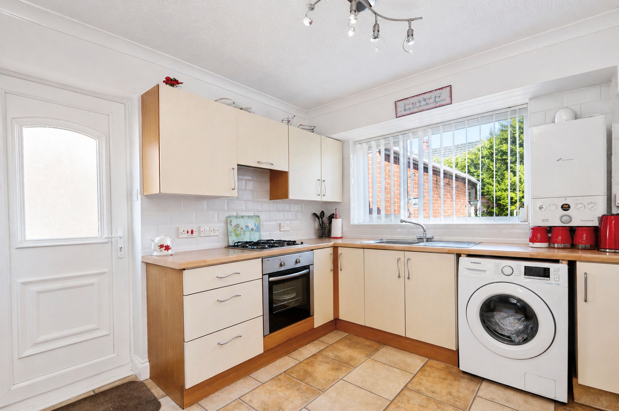 e0433525-23bf-4f9b-b6e0-cf0451cd1933