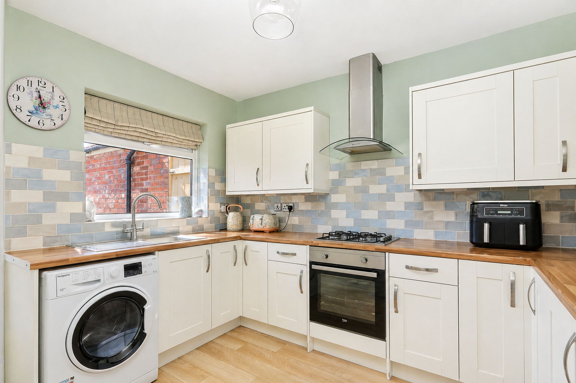 e585d3df-9354-4fef-b375-ec72b066f065