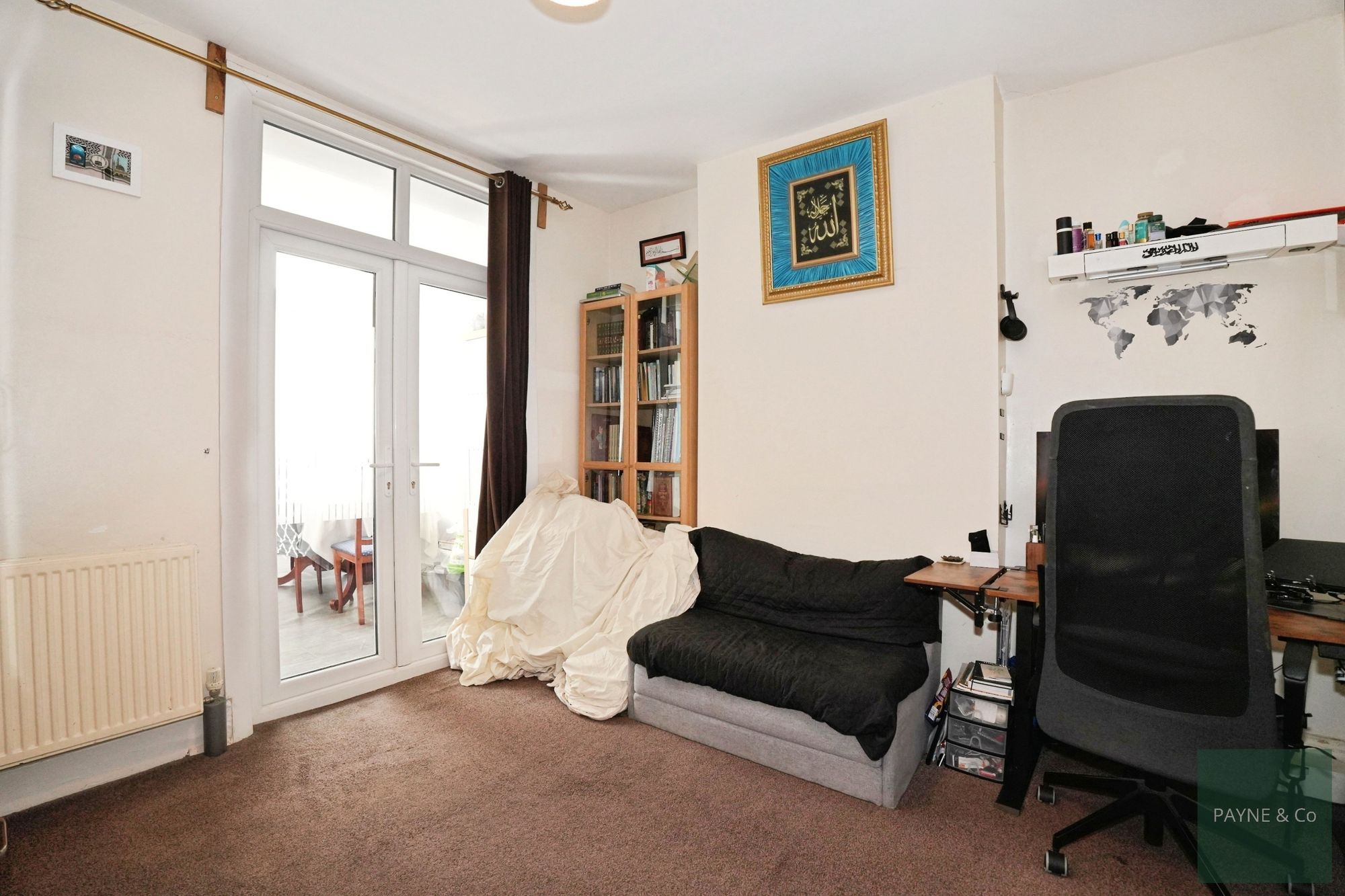 4 Bed, 1 Bath Property For Sale in Staines Road, Ilford, IG1 2XF