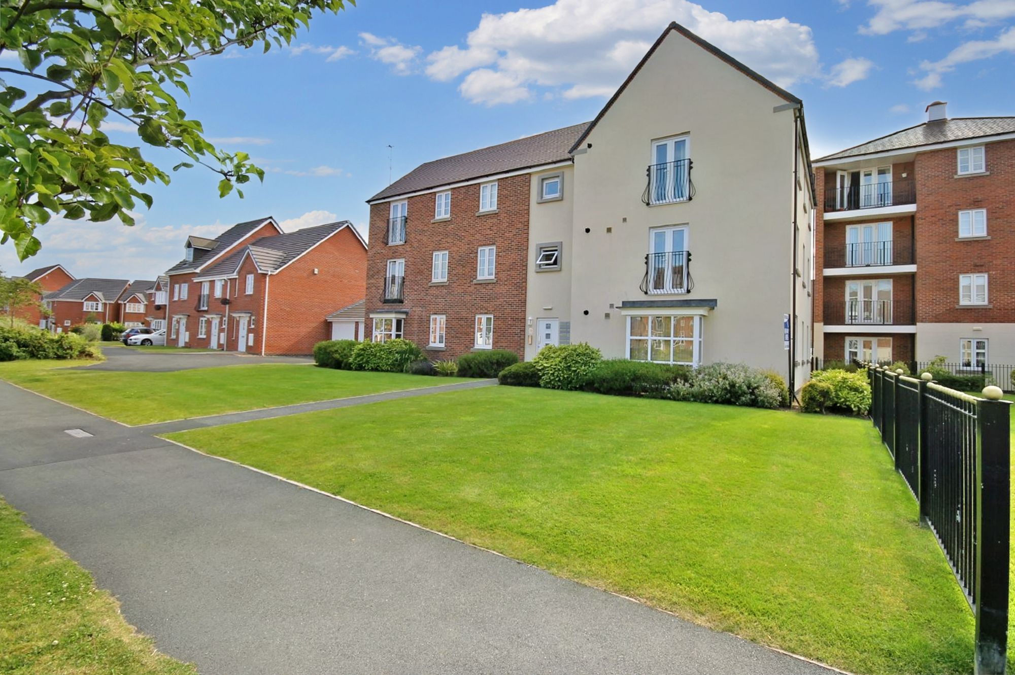 Phoenix Place, Great Sankey, WA5