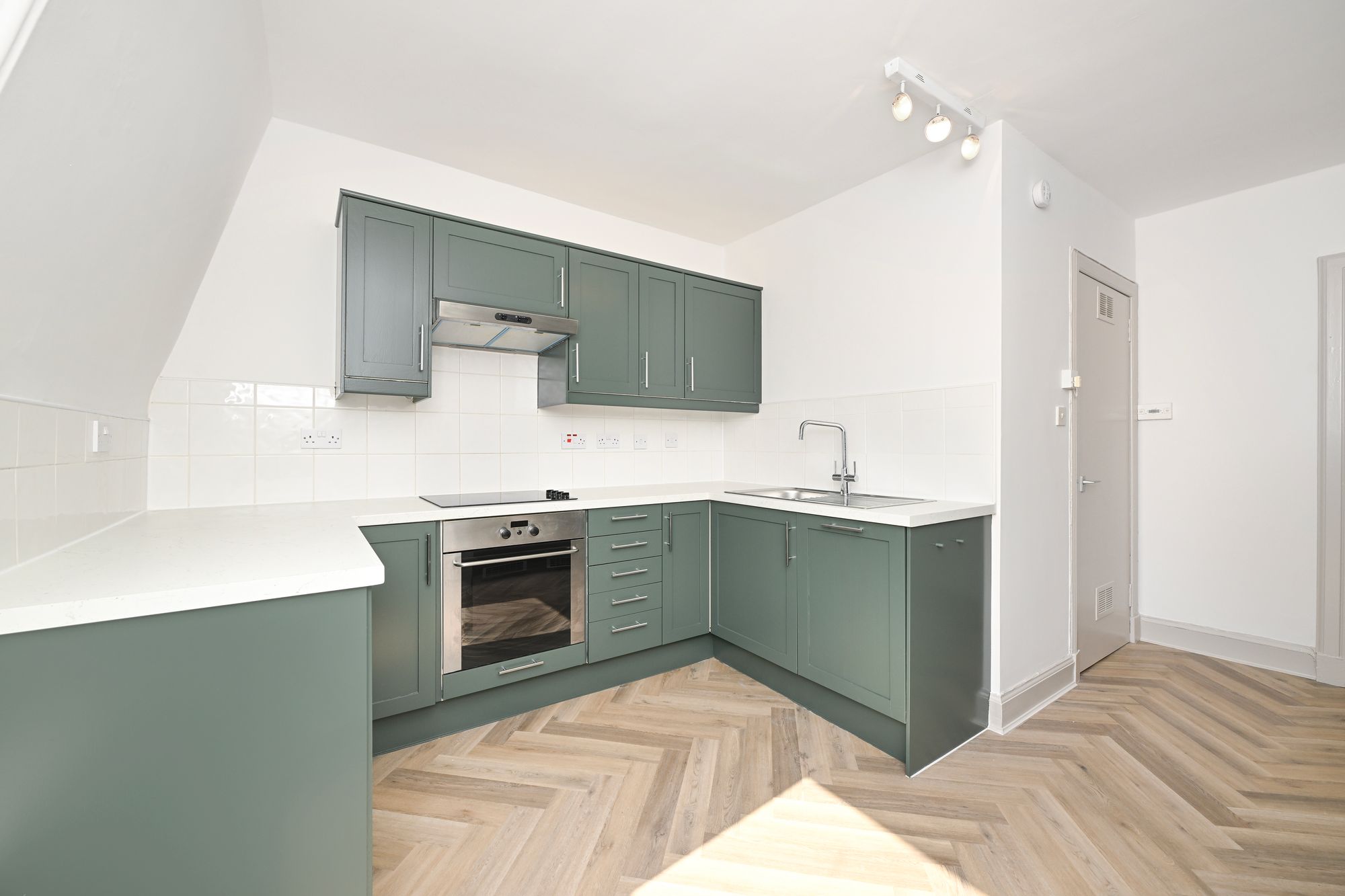 37/3 Dreghorn Loan, Edinburgh
