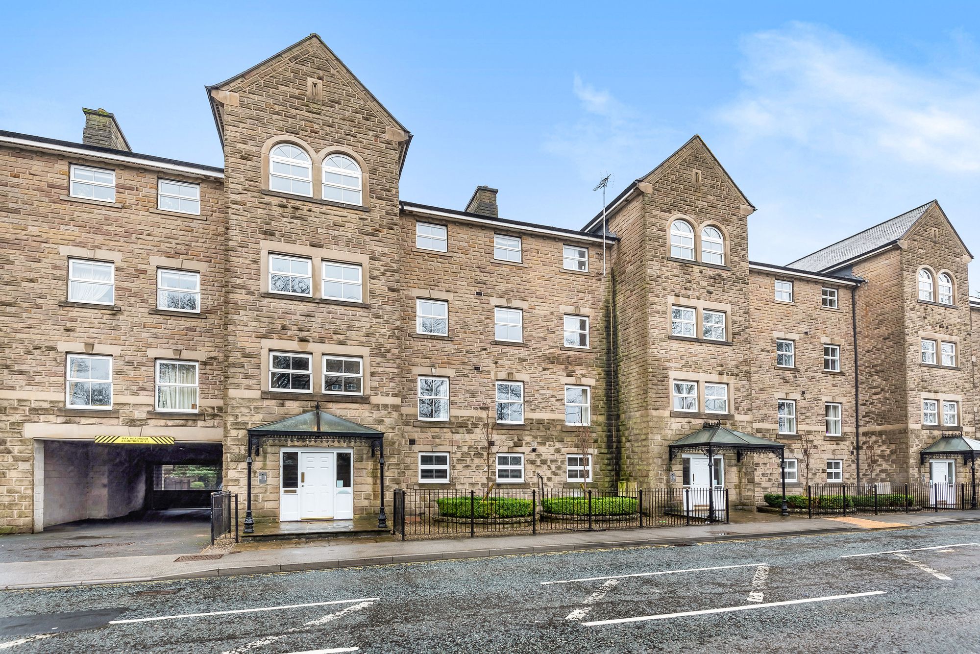 North Park Road, Park Court, HG1