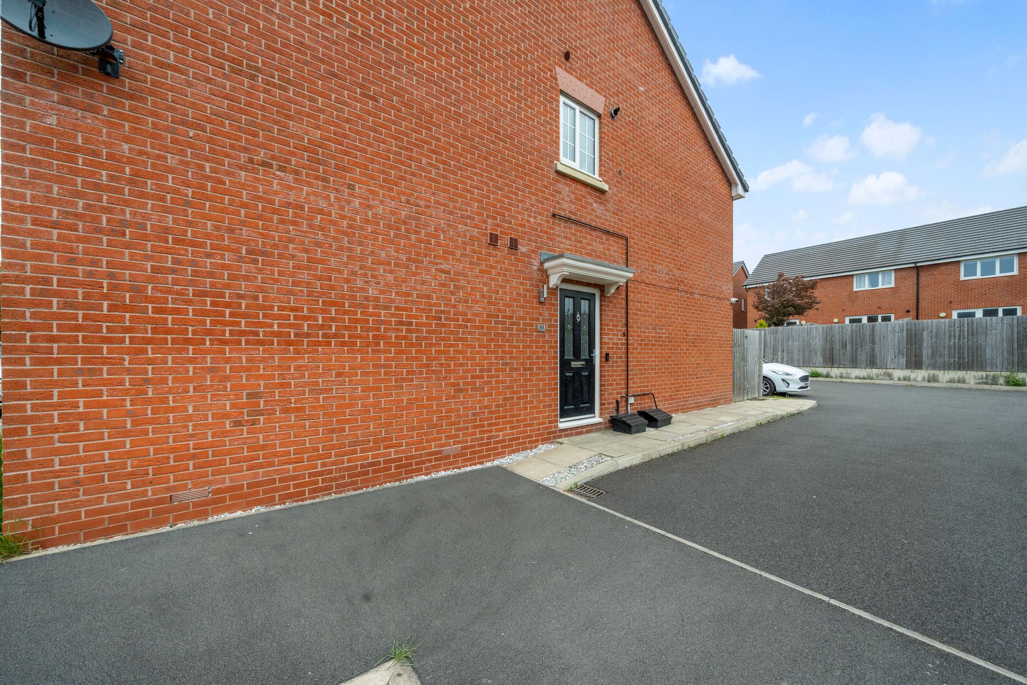 Field Meadow Close, Warrington