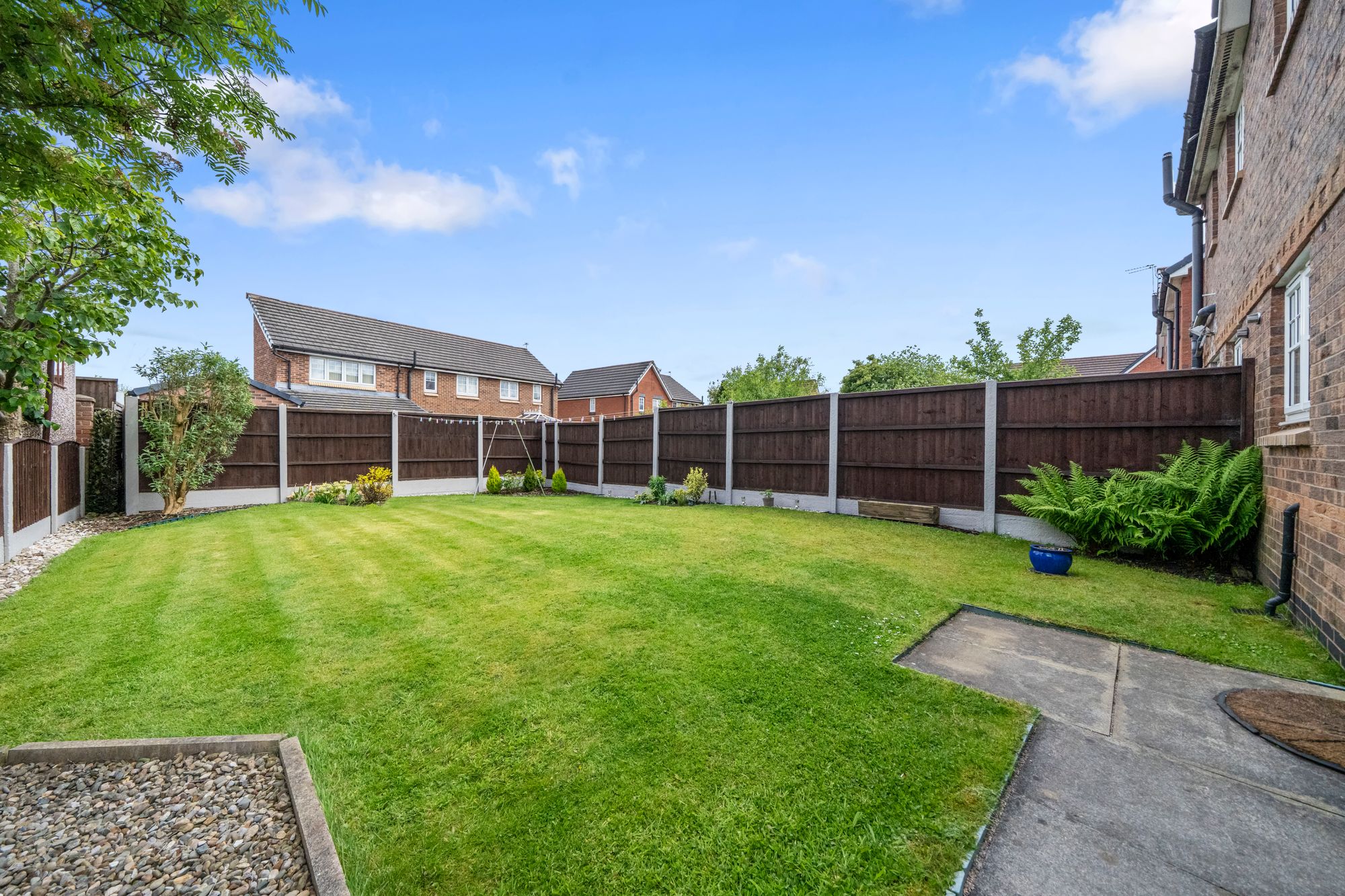Langton Close, Newton-Le-Willows