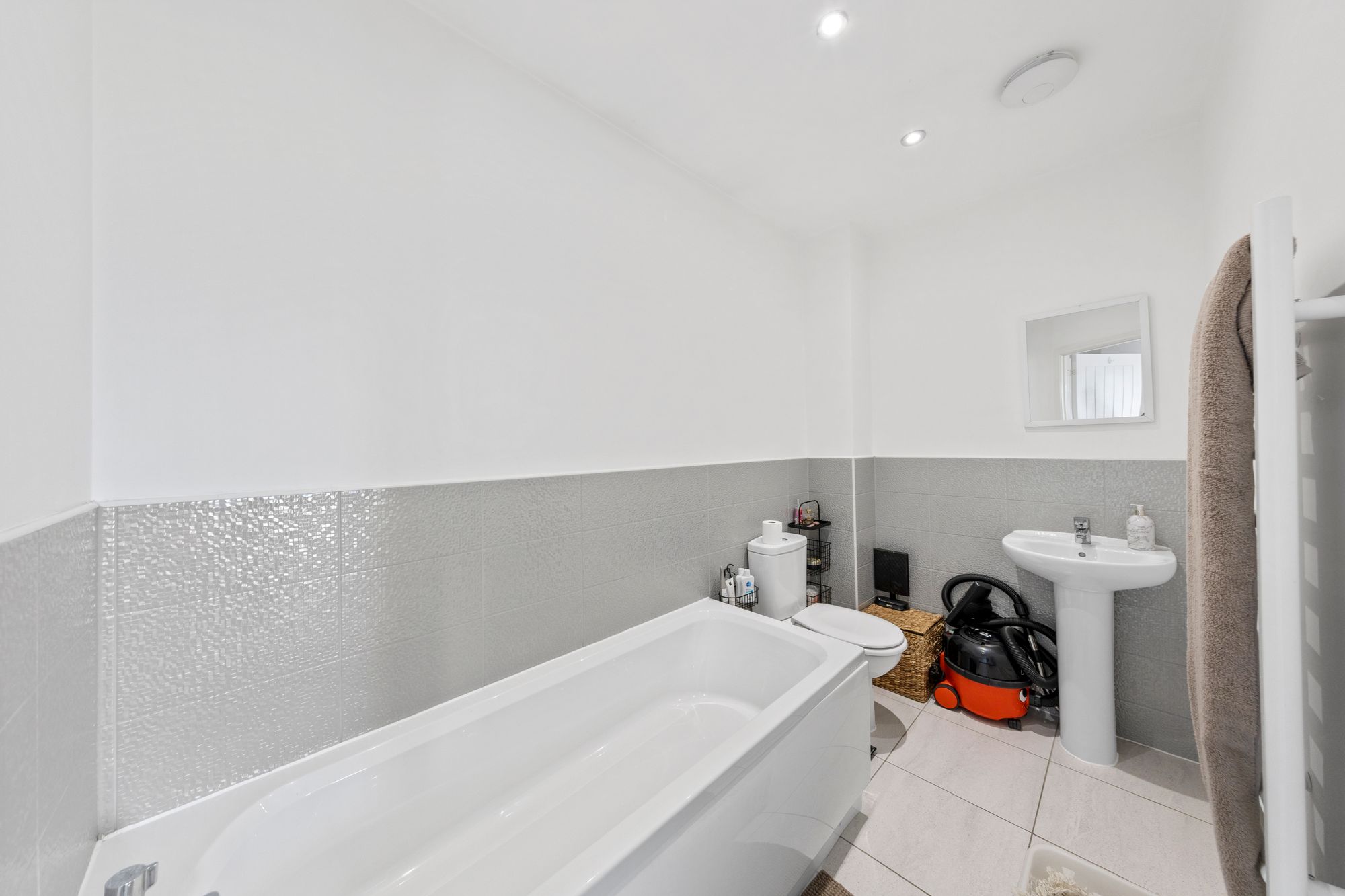 Apartment 12, Leigh