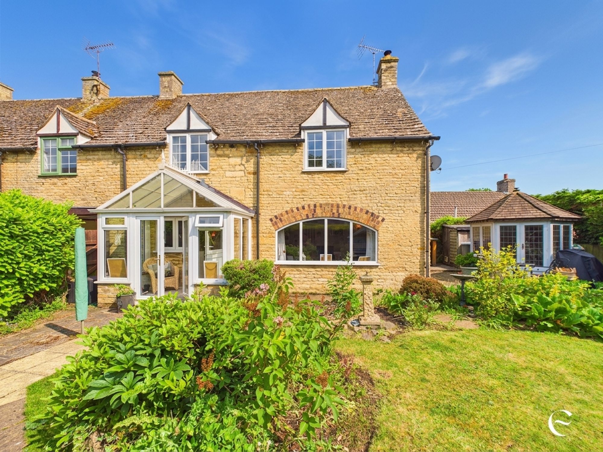2 bedroom Semi-detached house For Sale