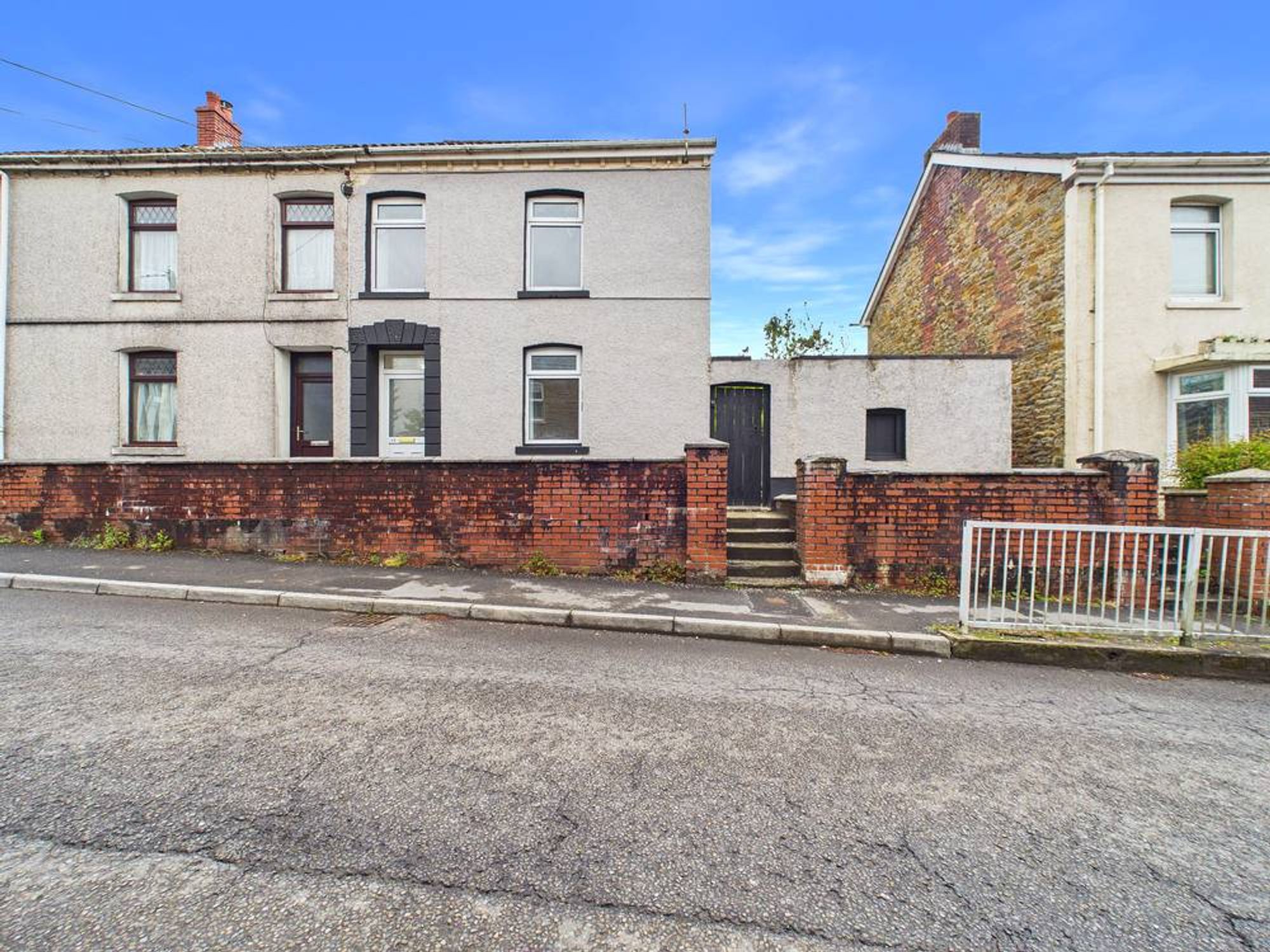 Colonel Road, Betws, SA18