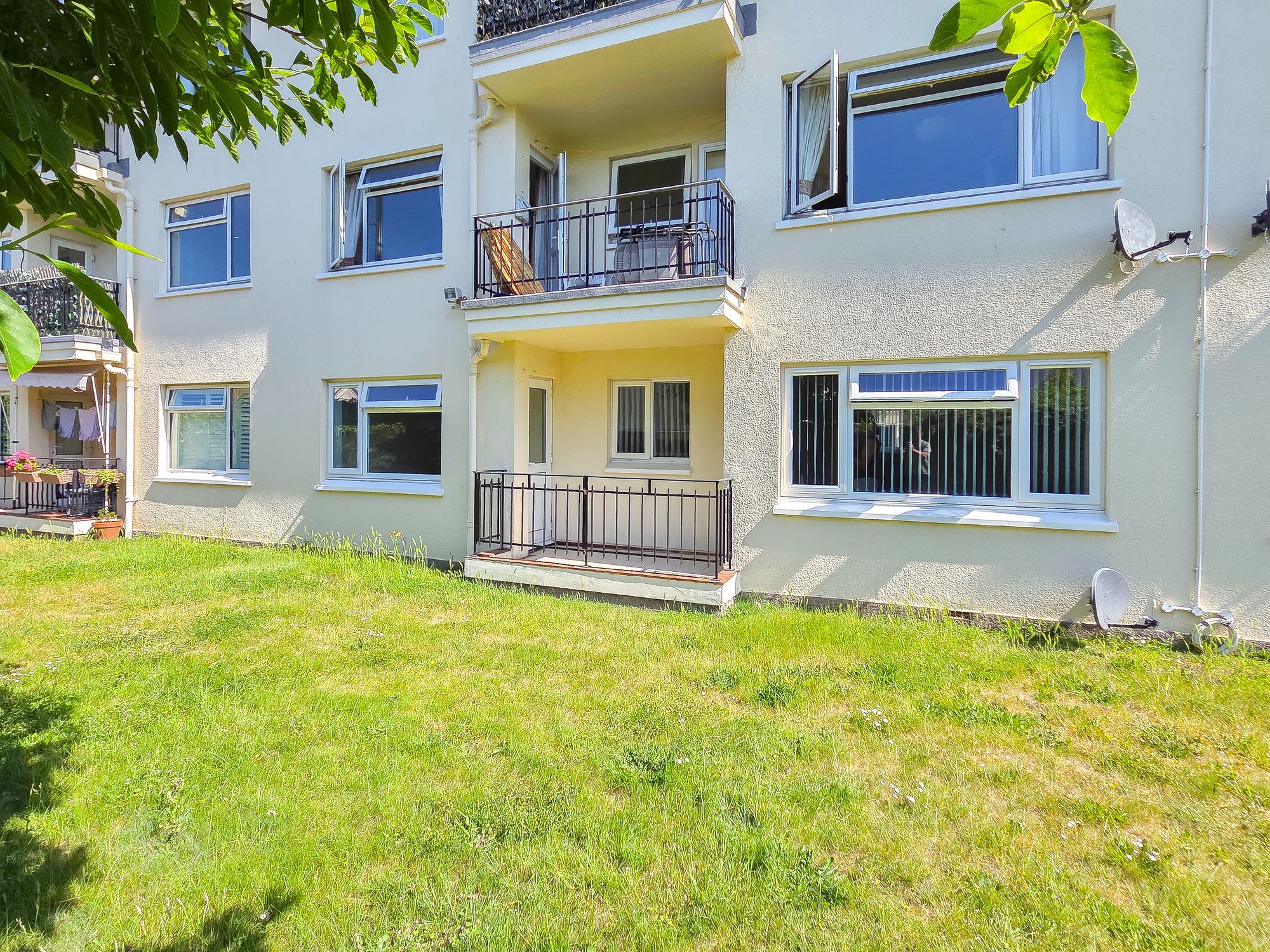 2 bed Apartment For Sale in St. Saviour, Jersey