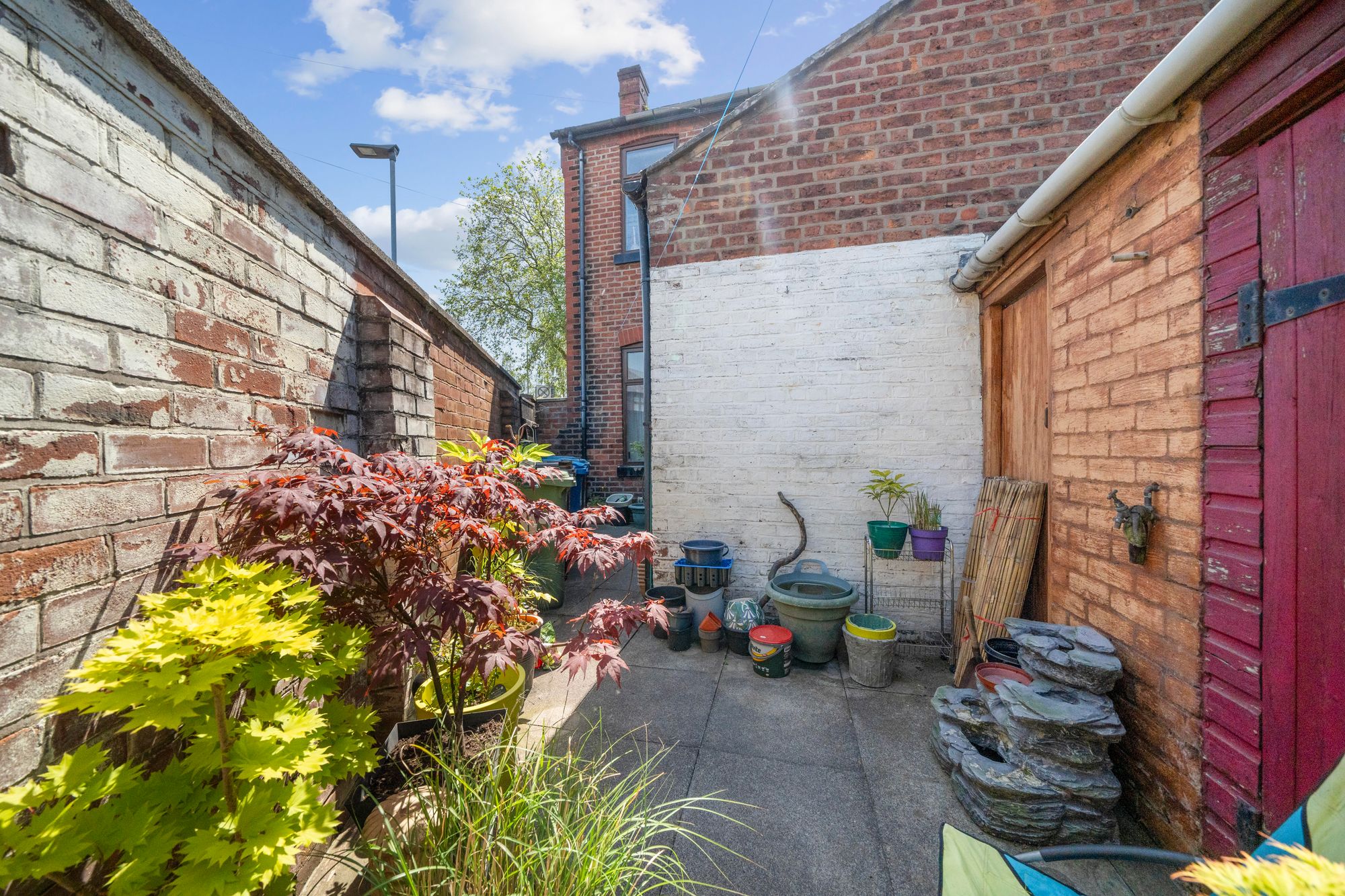 Holden Road, Leigh