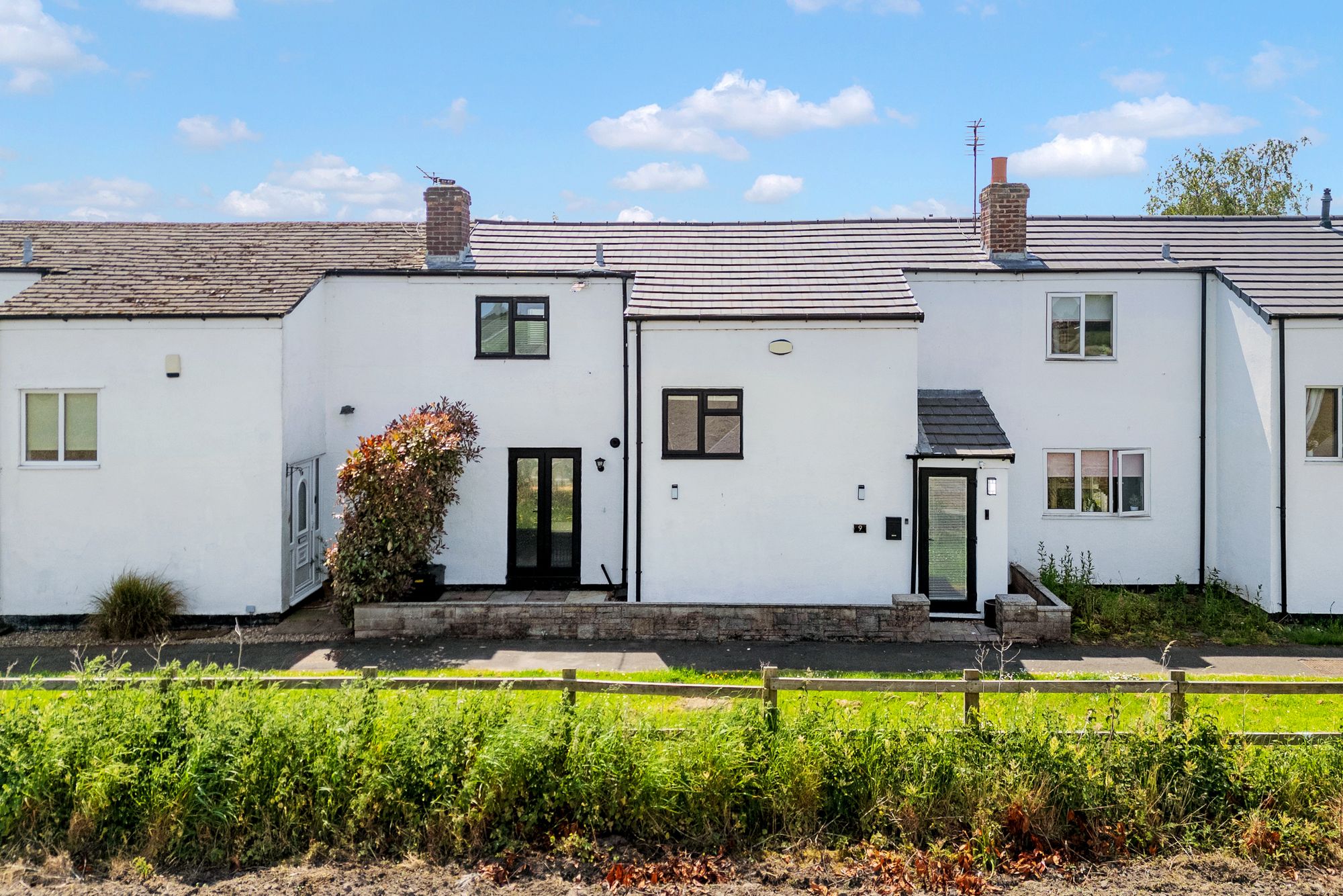 Brock Gardens, Hale Village, L24