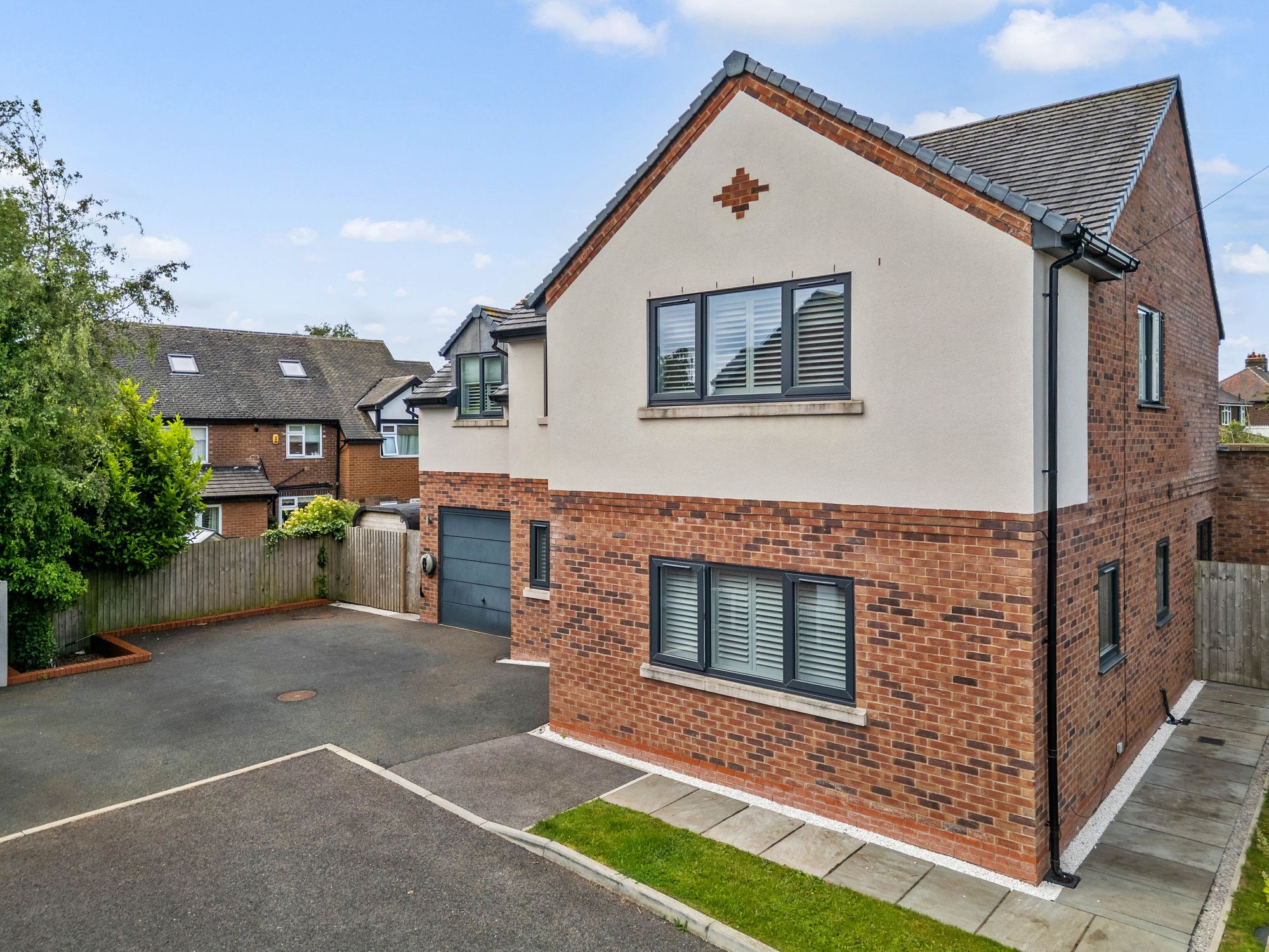 London Road, Stretton, WA4