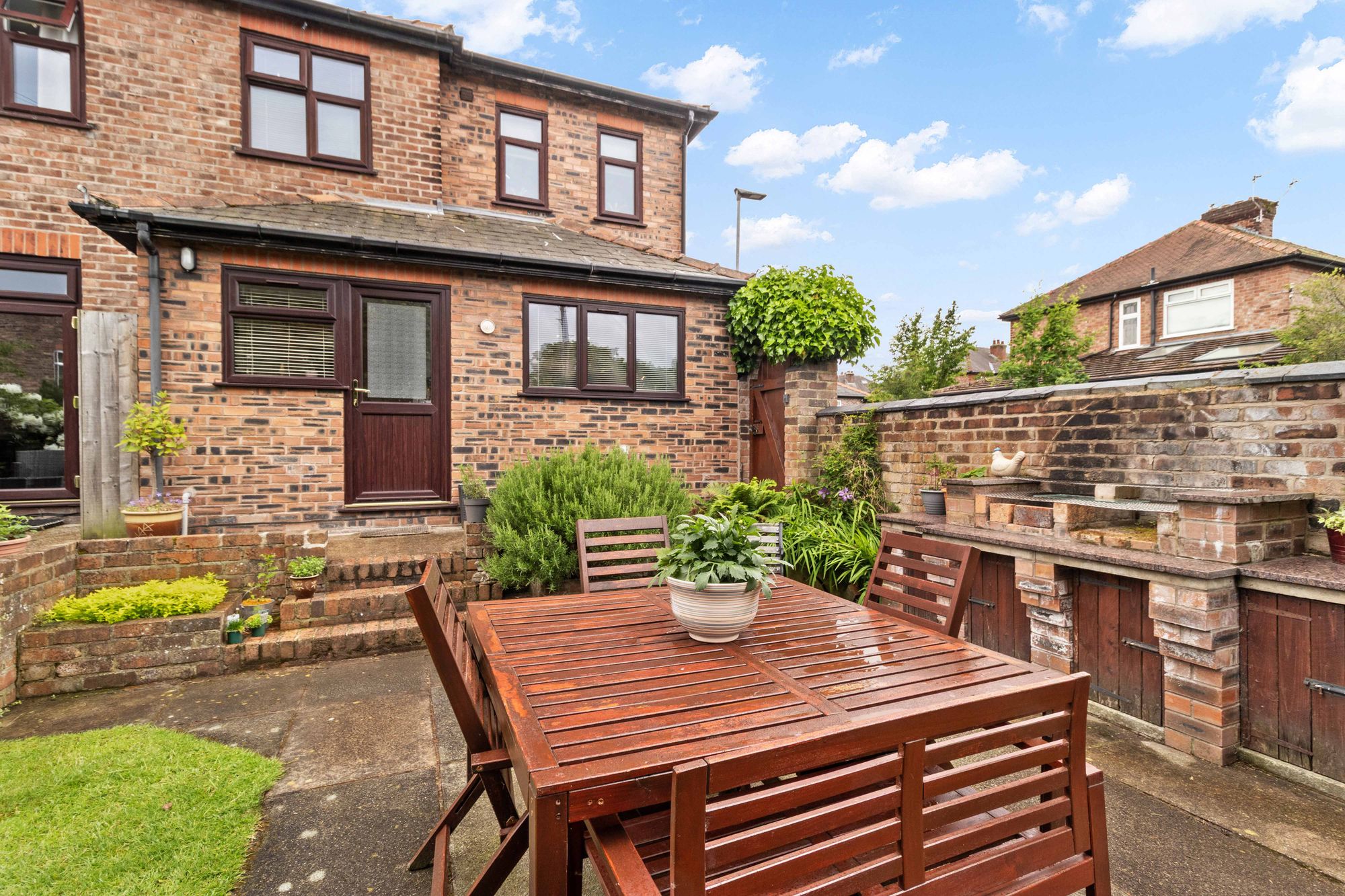 Worsley Road, Walton, WA4