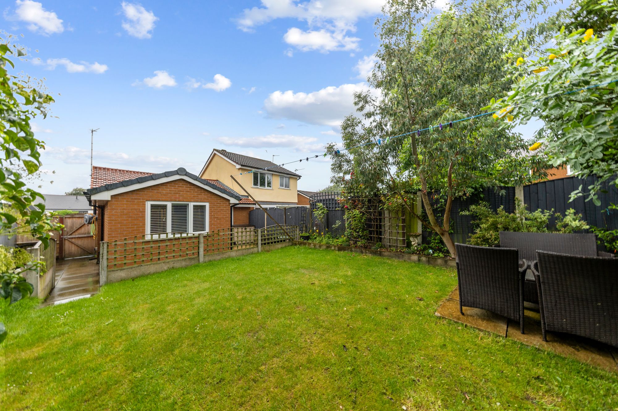 Montrose Close, Fearnhead, WA2