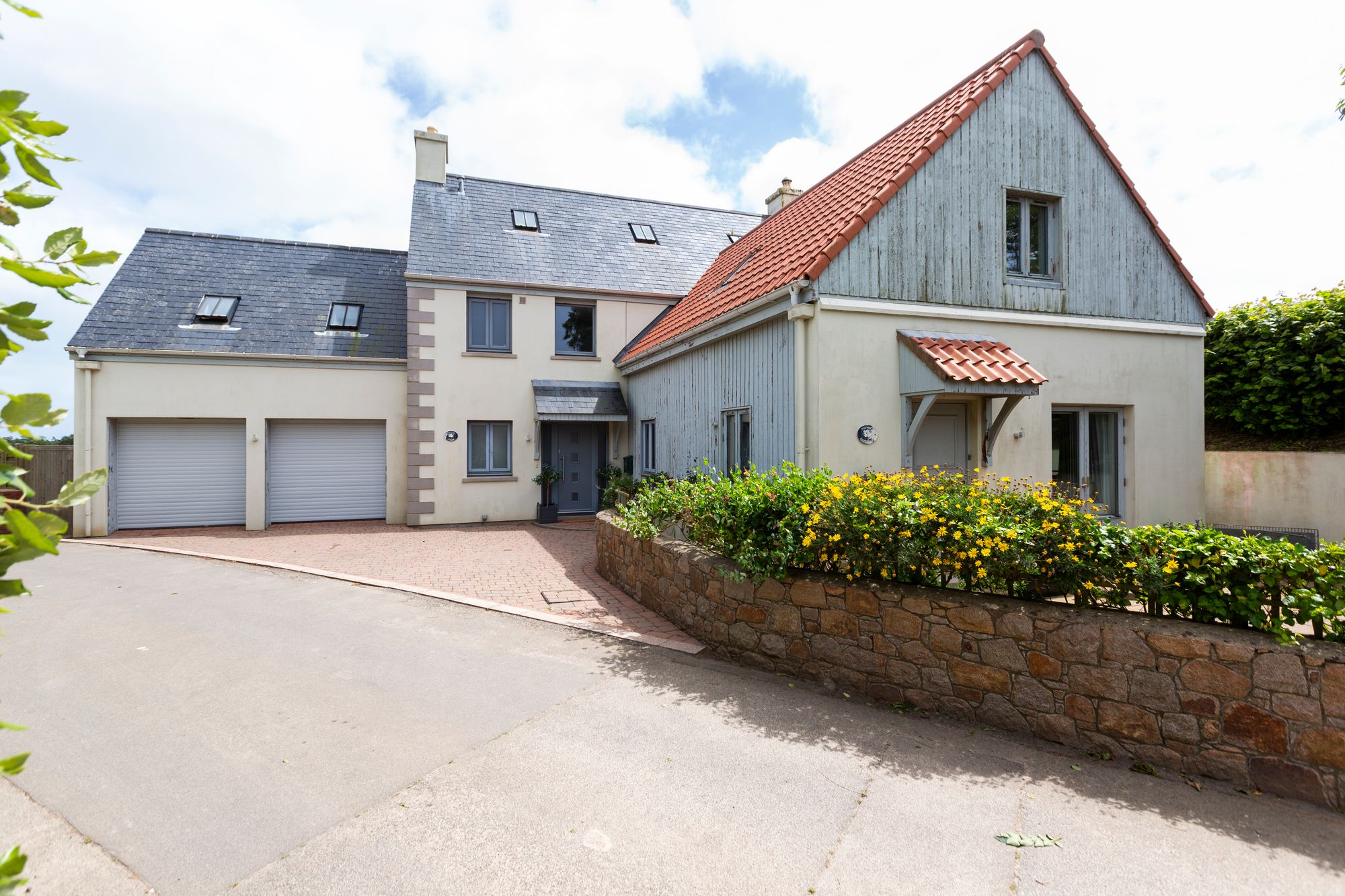 7 bed Detached House For Sale in Grouville, Jersey