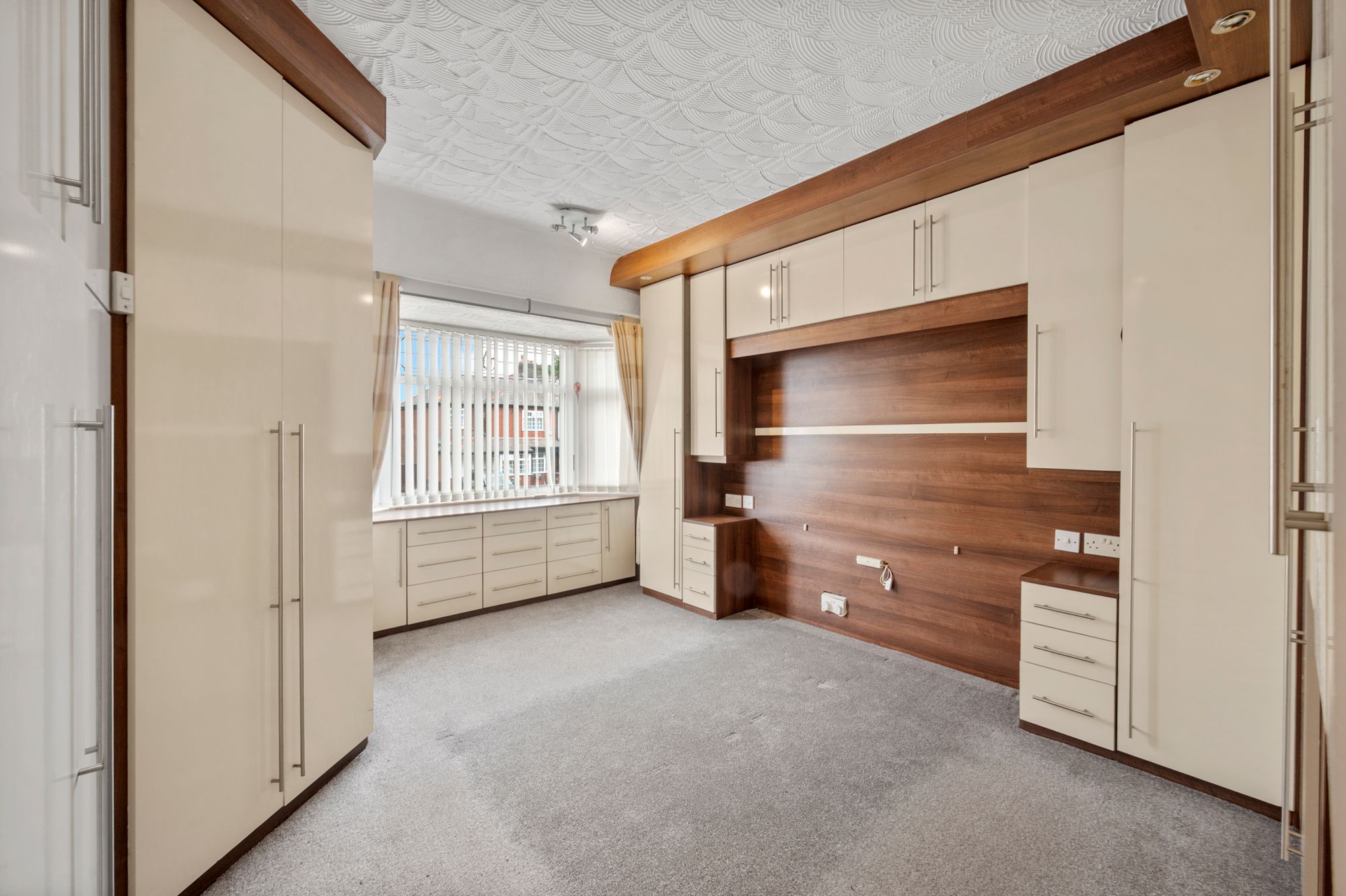 Dragon Lane, Whiston, L35