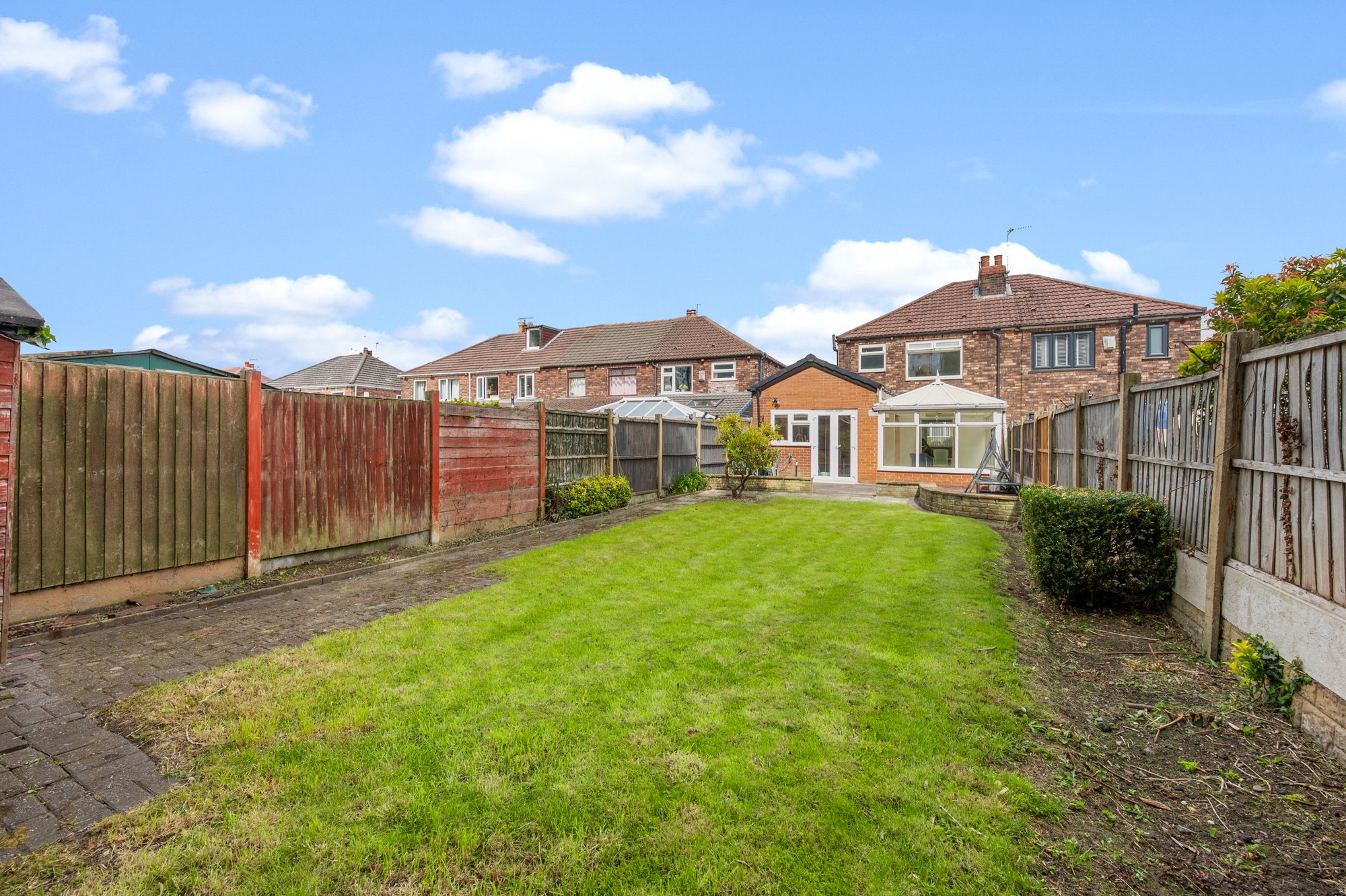 Dragon Lane, Whiston, L35