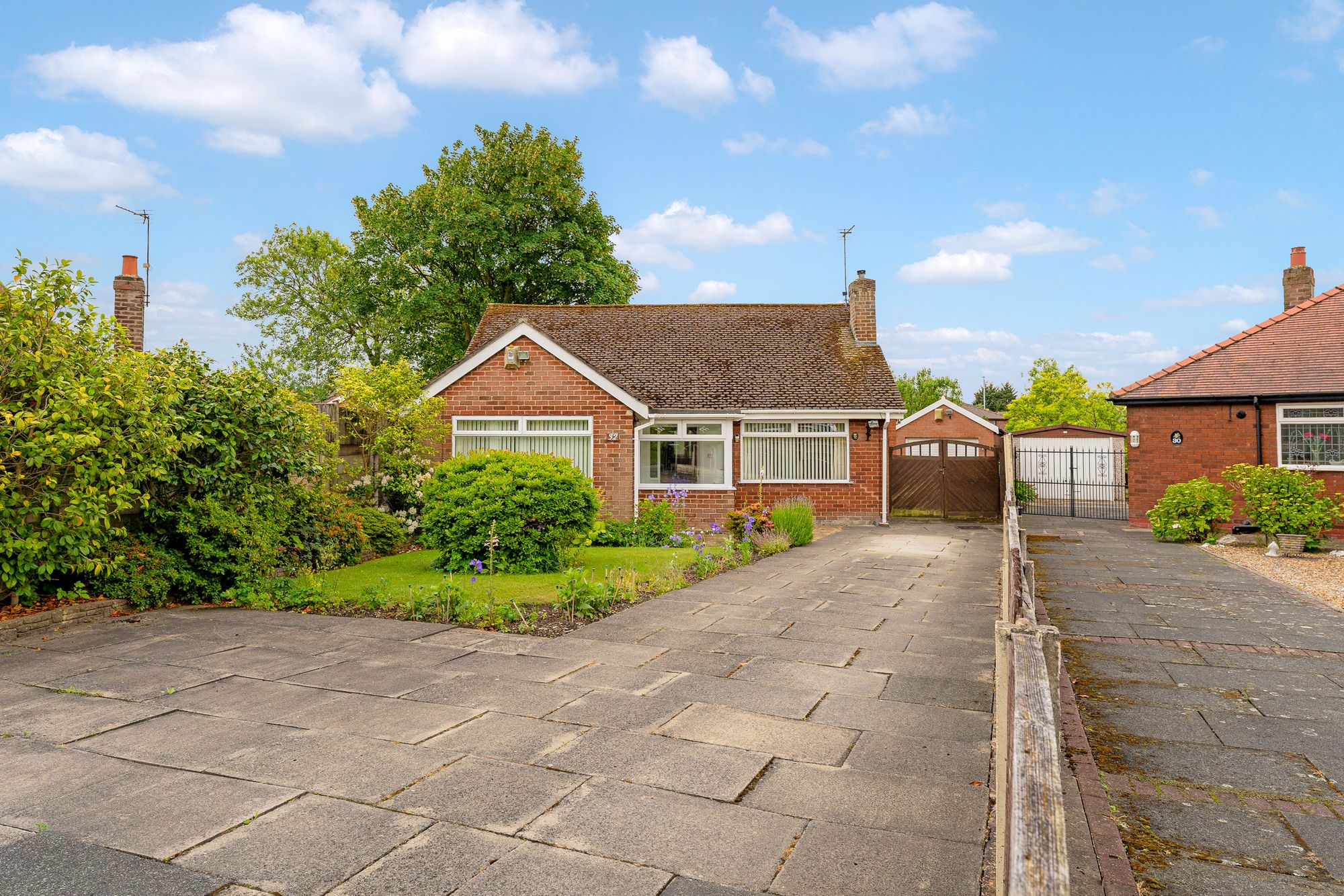 Addison Square, Widnes, WA8
