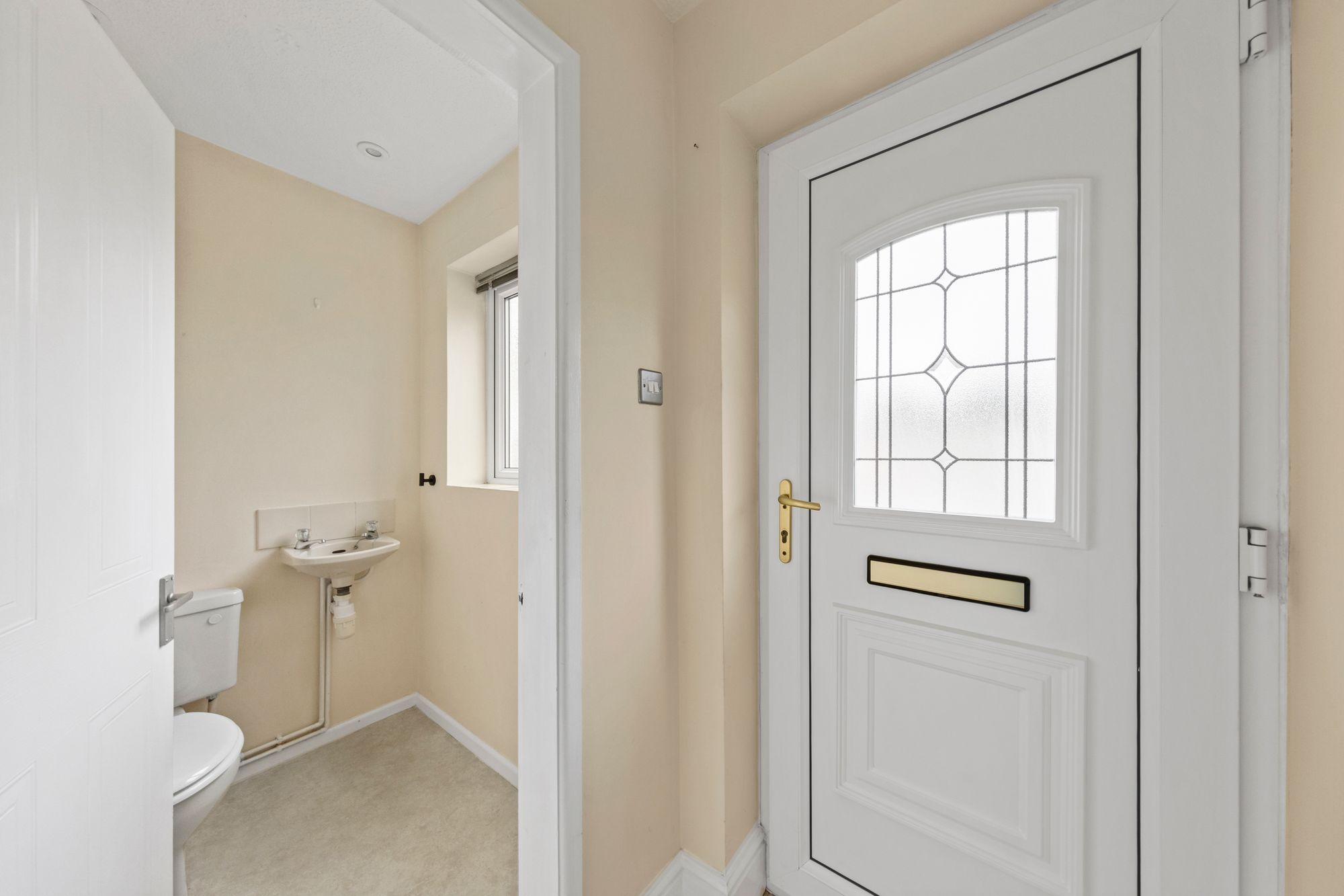 Holyhead Close, Callands, WA5