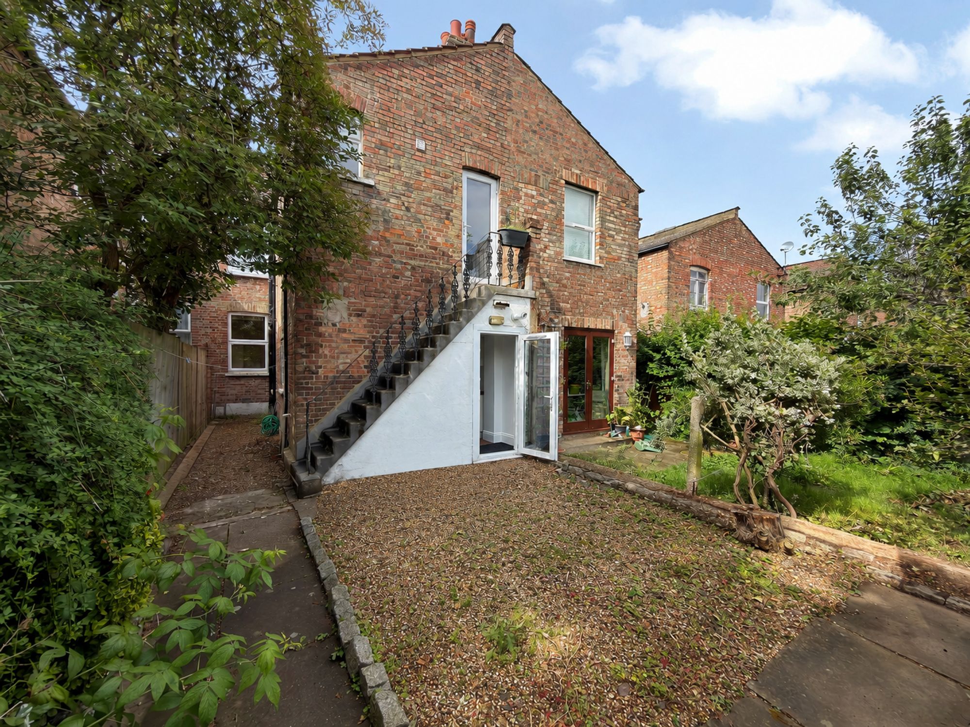 Litchfield Gardens, London, NW10