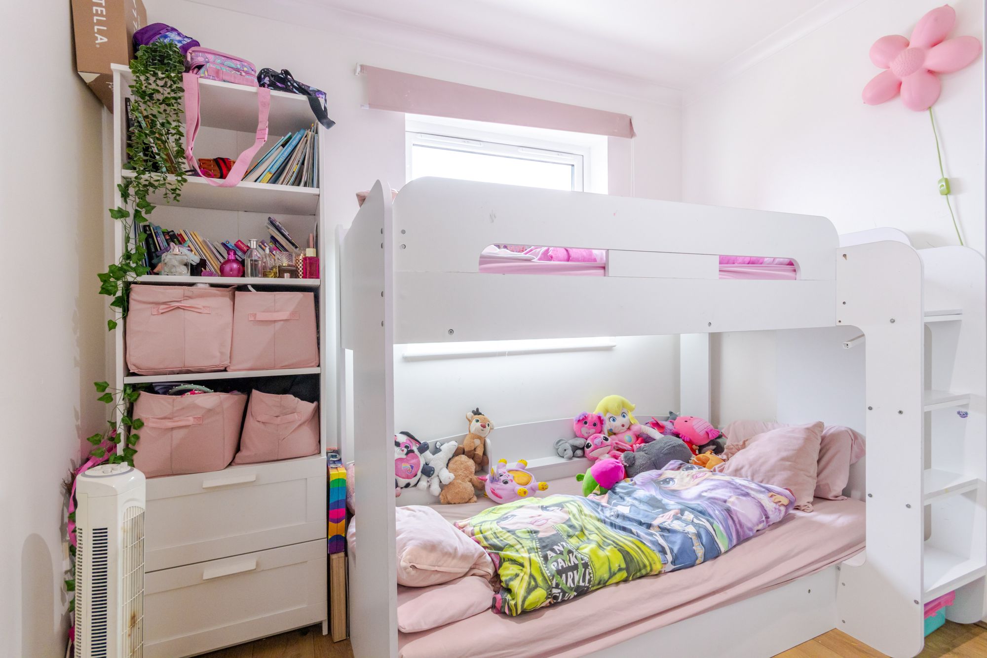 Interior photo 5 of Uxbridge Road