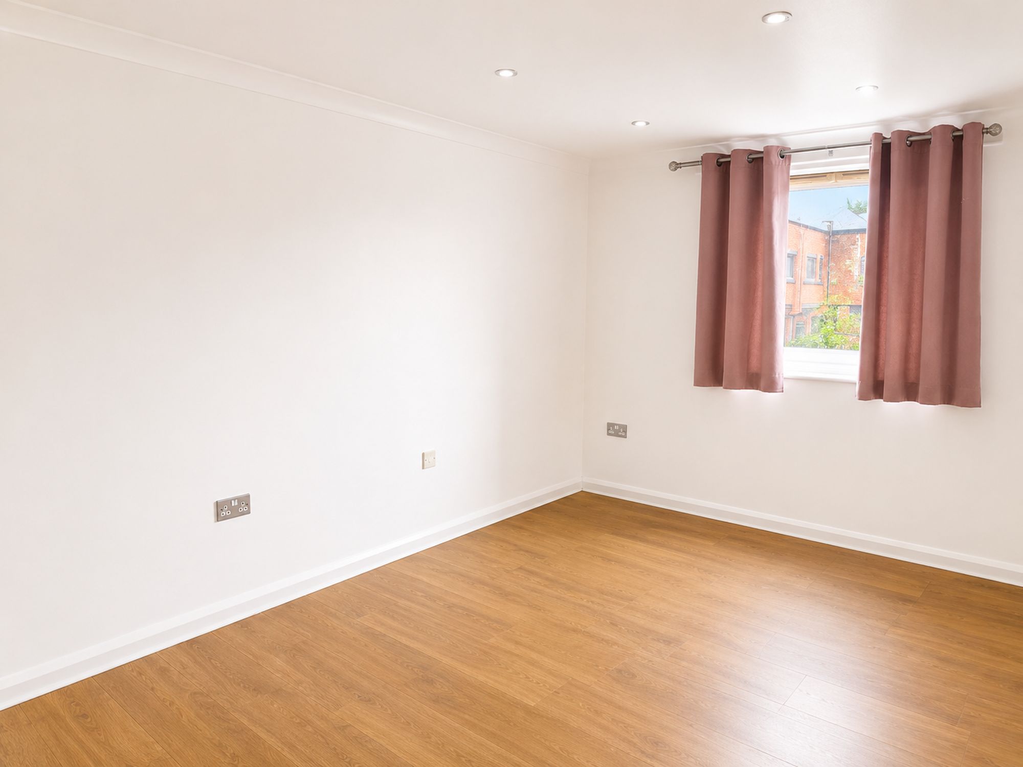 Interior photo 5 of Uxbridge Road