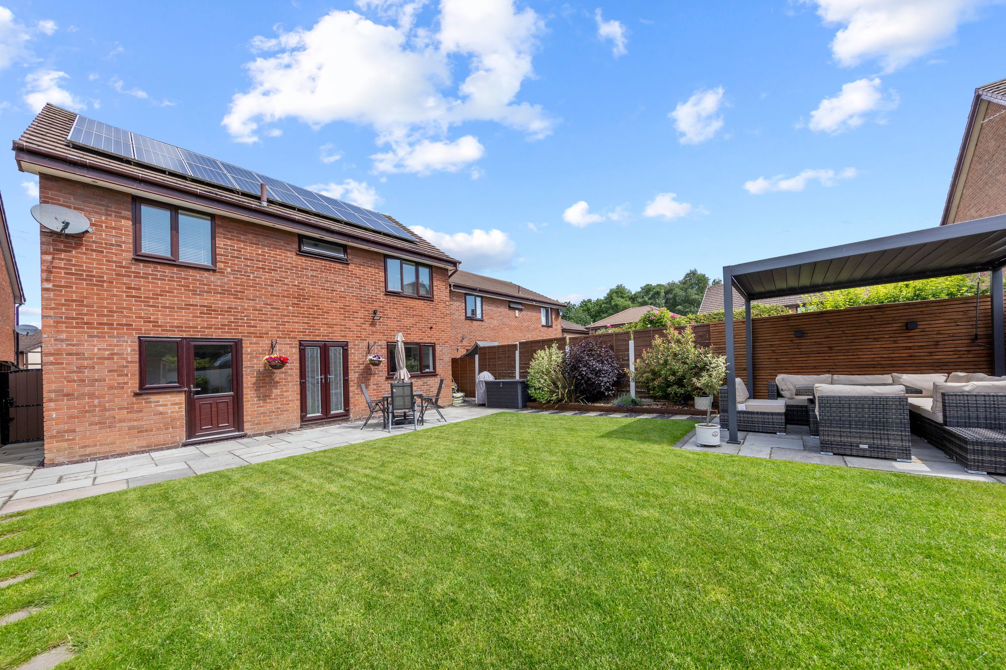Newbridge Close, Callands, WA5