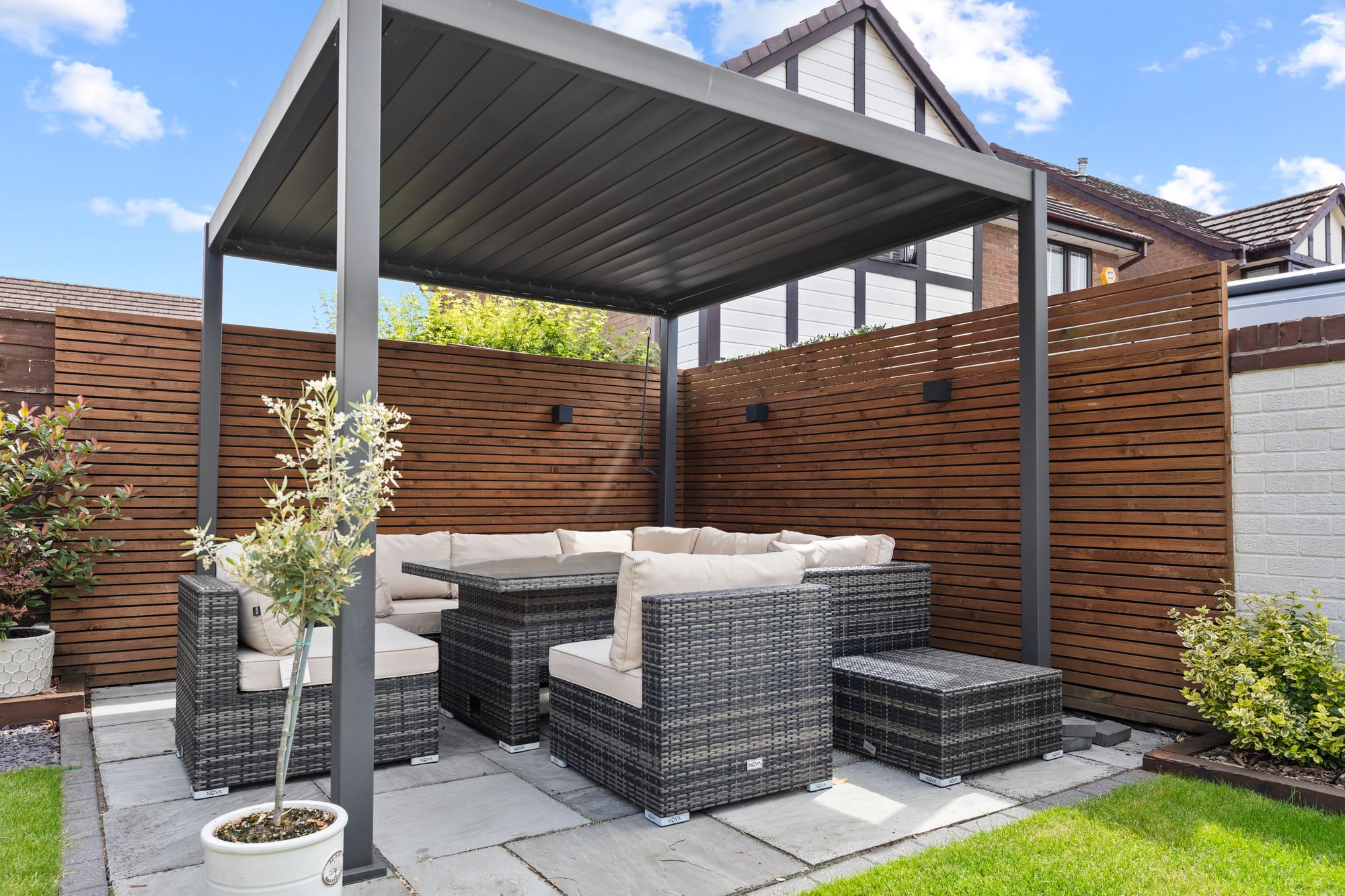 Newbridge Close, Callands, WA5