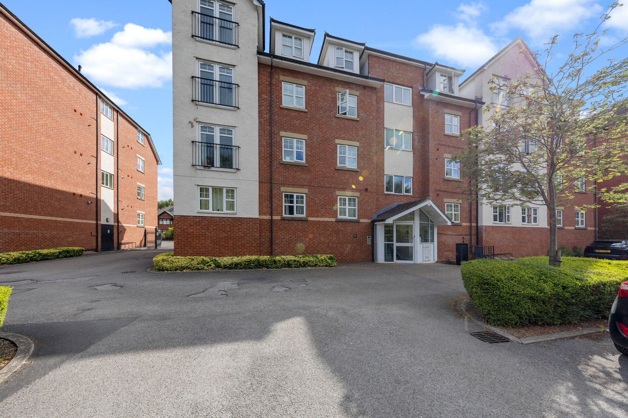 Wilderspool Causeway, Egremont Court Wilderspool Causeway, WA4